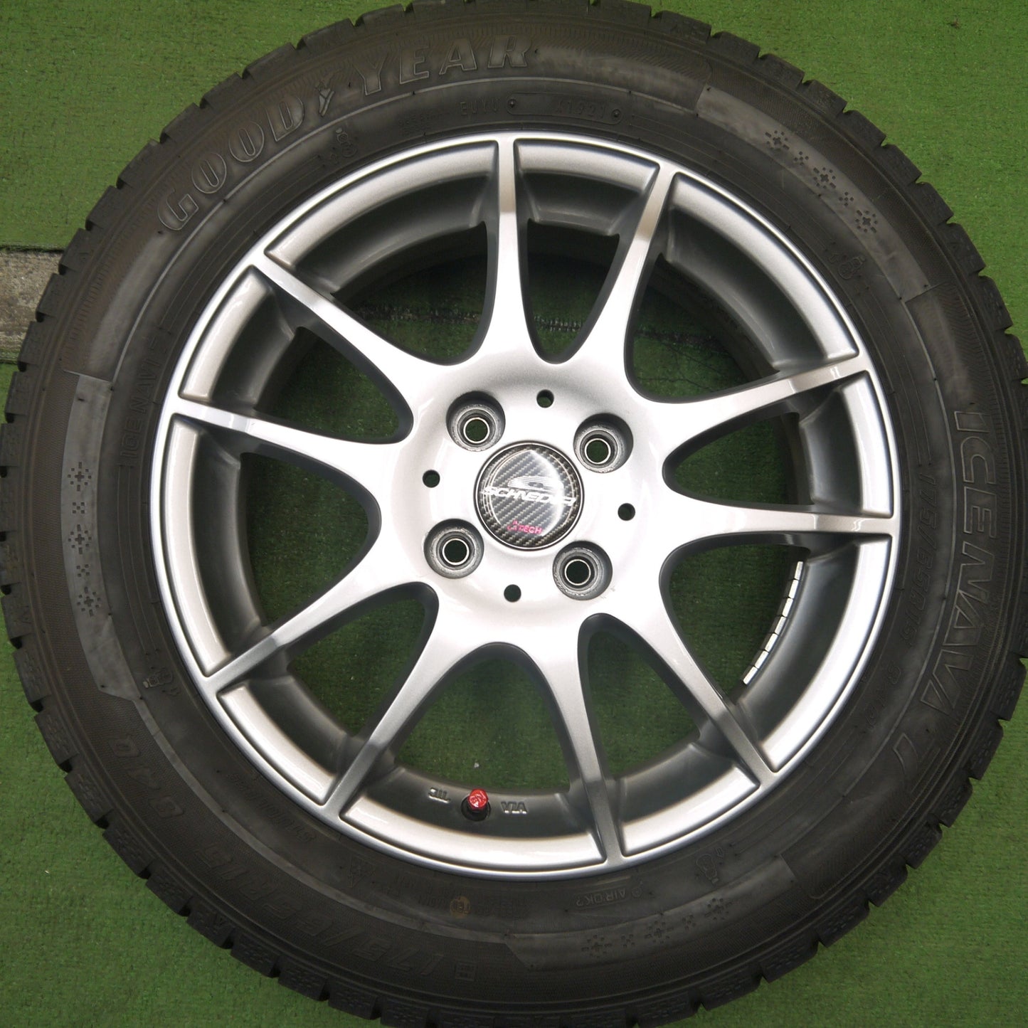 バリ溝！21年！キレイ！9.5分以上★スタッドレス 175/65R15 グッドイヤー アイスナビ7 SCHNEIDER ATECH シュナイダー 15インチ PCD100/4H★5061301Hス