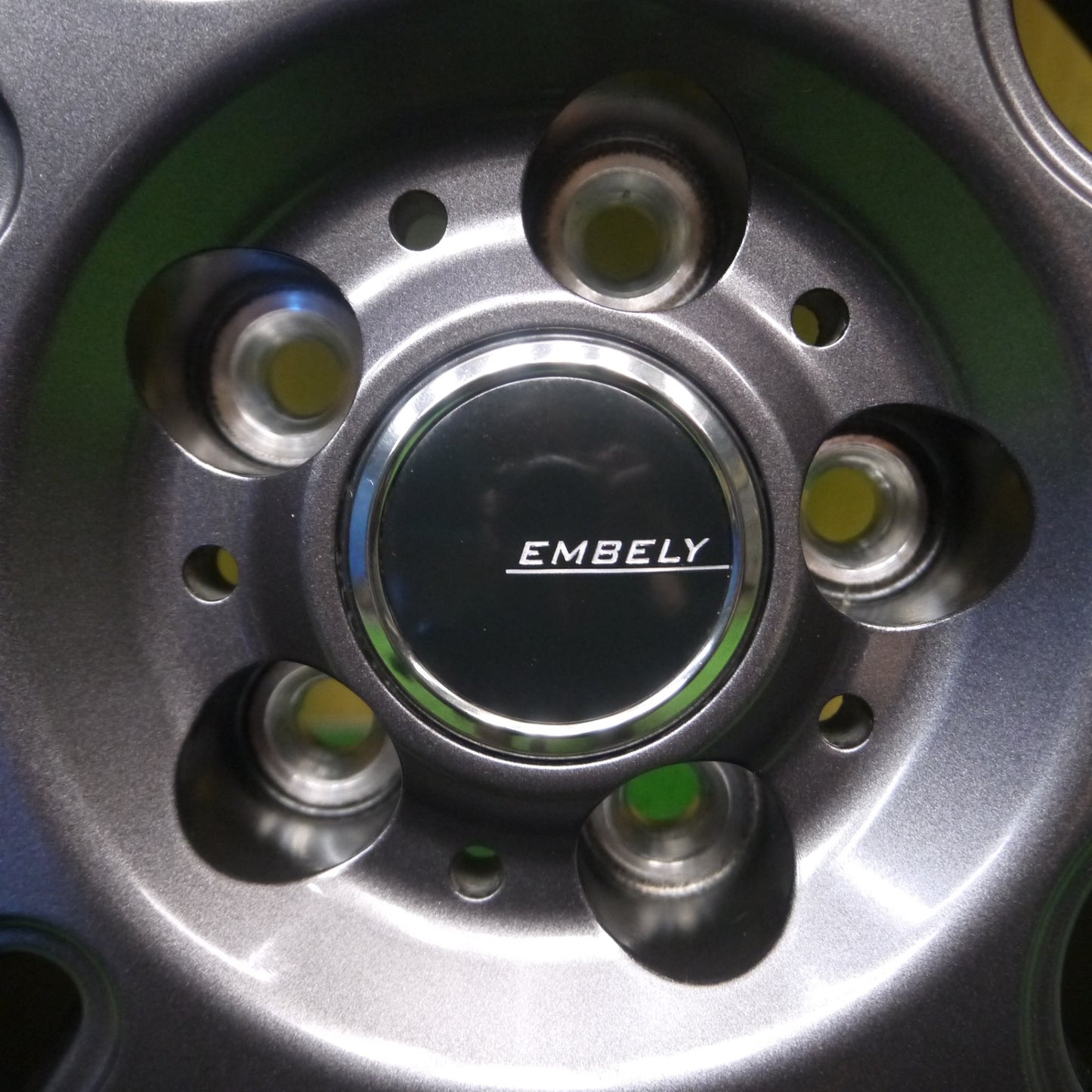 [送料無料] バリ溝！23年！キレイ！9.5分★プリウス等 195/65R15 スタッドレス ハイフライ Win-turi 216 EMBELY 15インチ PCD100/5H★4092006Hス