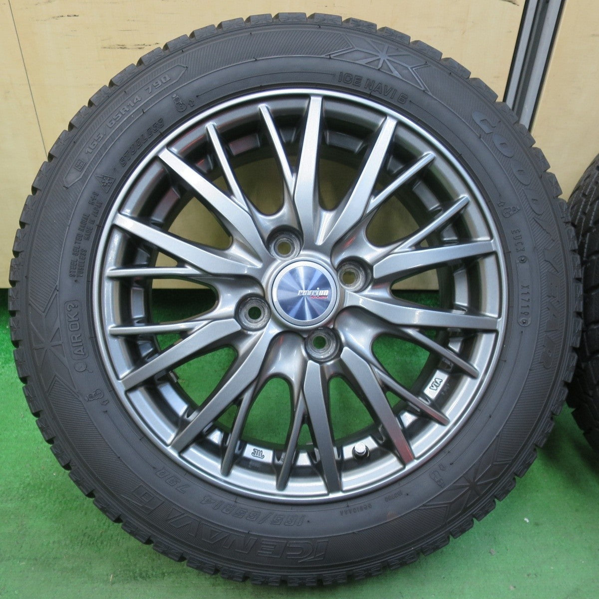 バリ溝！キレイ！9分★スタッドレス 165/65R14 グッドイヤー アイスナビ6 ravrion RM01 ラブリオン 14インチ PCD100/4H★5021415イス