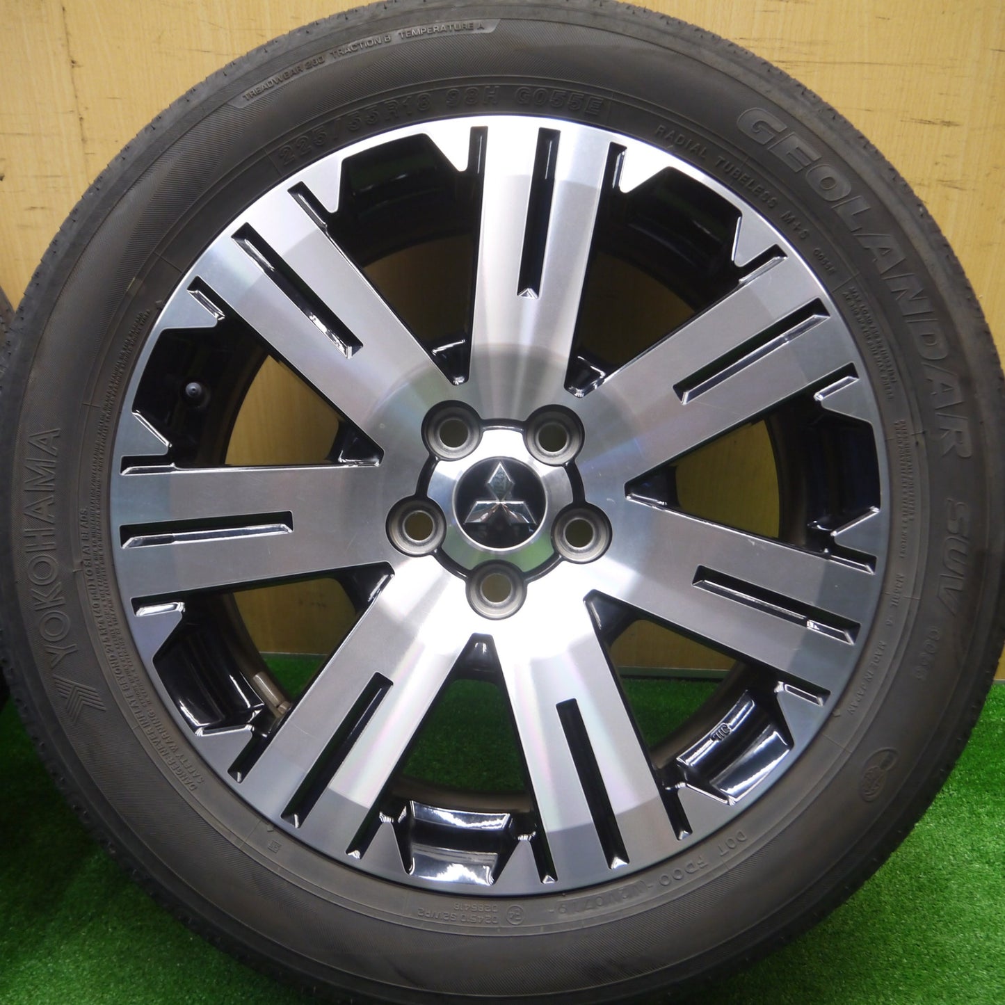 [送料無料] 4本価格★三菱 デリカ D:5 純正 225/55R18 ヨコハマ ジオランダー SUV G055 E 18インチ D5 PCD114.3/5H★4091803Hノ