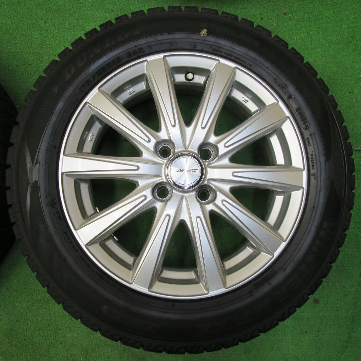 *送料無料* バリ溝！21年！キレイ！9.5分★スタッドレス 175/65R15 ダンロップ ウインターマックス WM02 JOKER ジョーカー PCD100/4H★4063006イス
