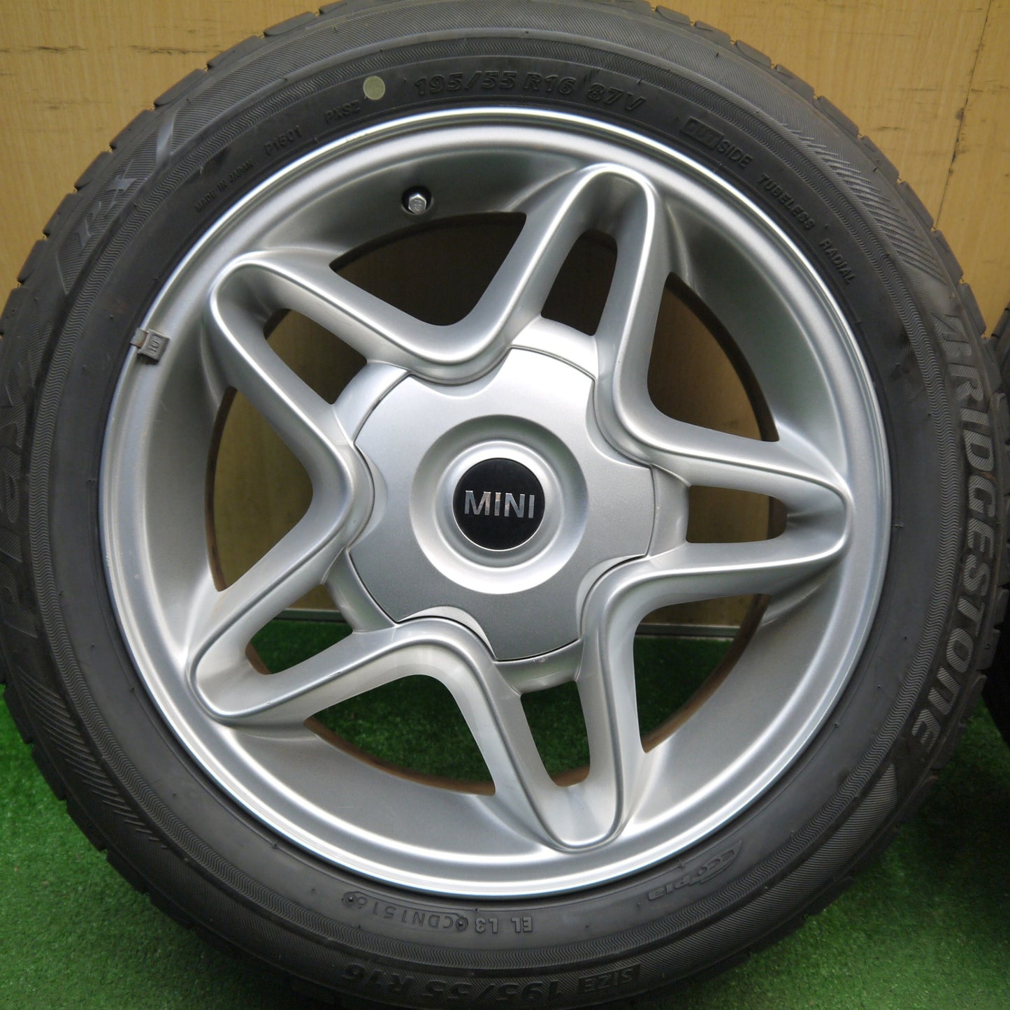 バリ溝！9.5分以上★MINI ミニ クーパー S R55 R56 純正 195/55R16 ブリヂストン プレイズ PX 16インチ PCD100/4H★6012703Hノ