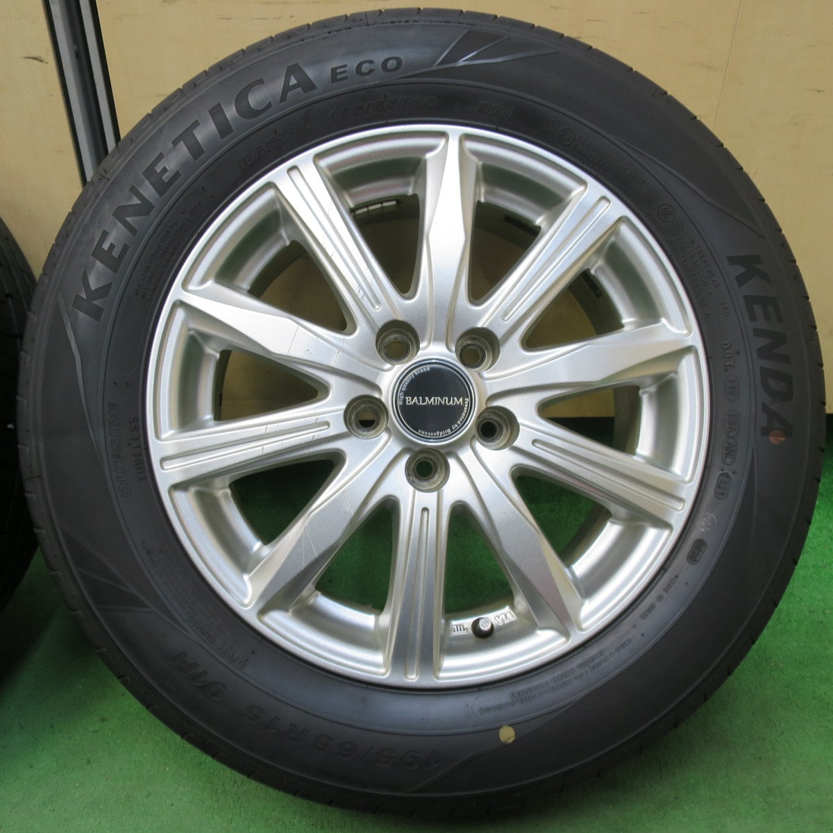 [送料無料] バリ溝！21年！キレイ！9分★プリウス 等 195/65R15 ケンダ ケネティカ エコ BALMINUM バルミナ 15インチ PCD100/5H★5021702イノ
