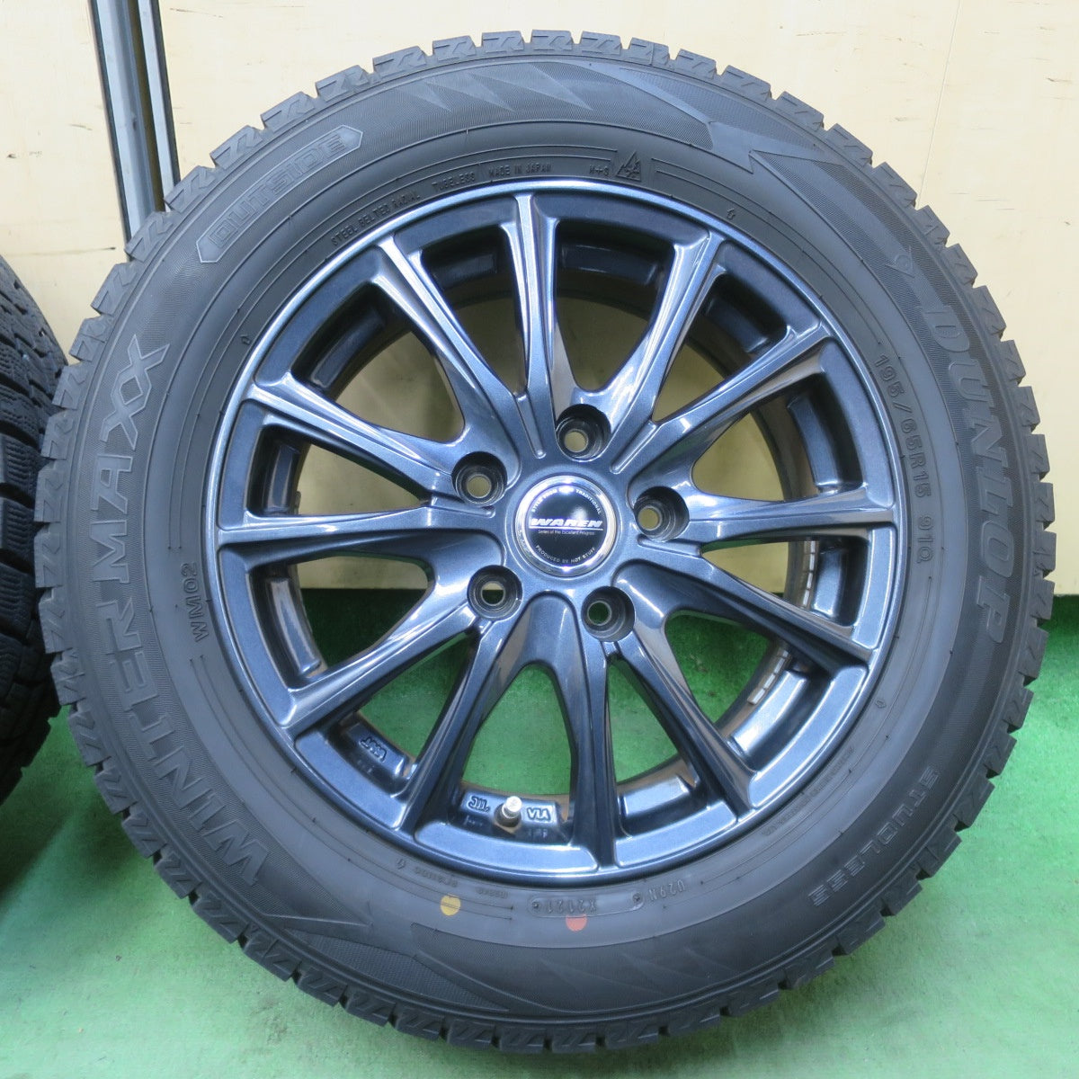 バリ溝！キレイ！9分★スタッドレス 195/65R15 ダンロップ ウインターマックス WM02 WAREN ヴァーレン 15インチ PCD114.3/5H★6020502イス
