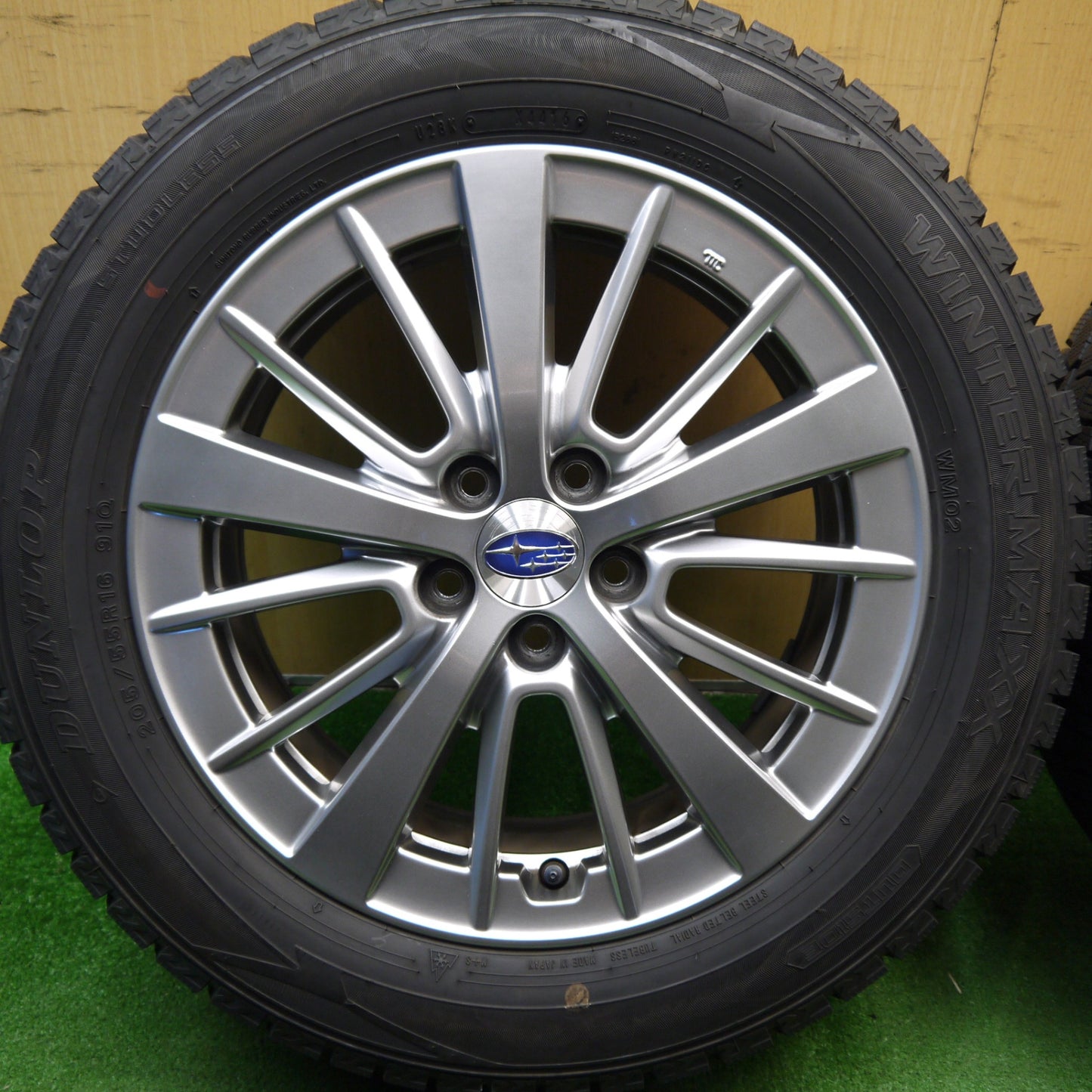 バリ溝！キレイ！9.5分★スバル インプレッサ 純正 205/55R16 スタッドレス ダンロップ ウインターマックス WM02 16インチ PCD100/5H★5042503Hス