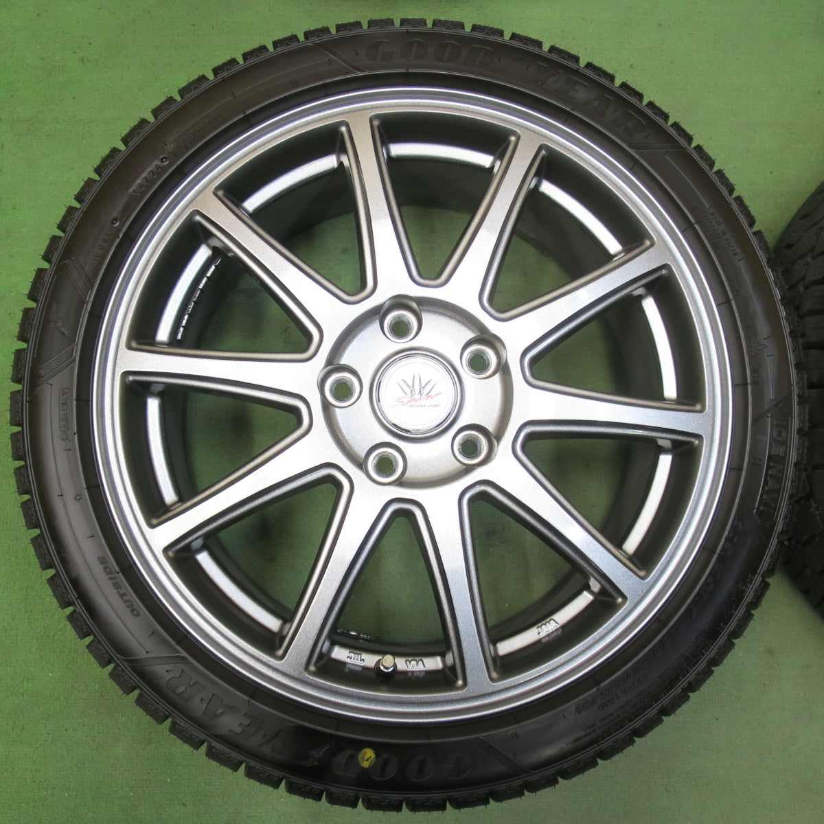 ほぼ未使用！24年！美品★LOXARNY SPORT 205/45R17 スタッドレス グッドイヤー アイスナビ8 ロクサーニ スポーツ 17インチ PCD114.3/5H★5103017イス
