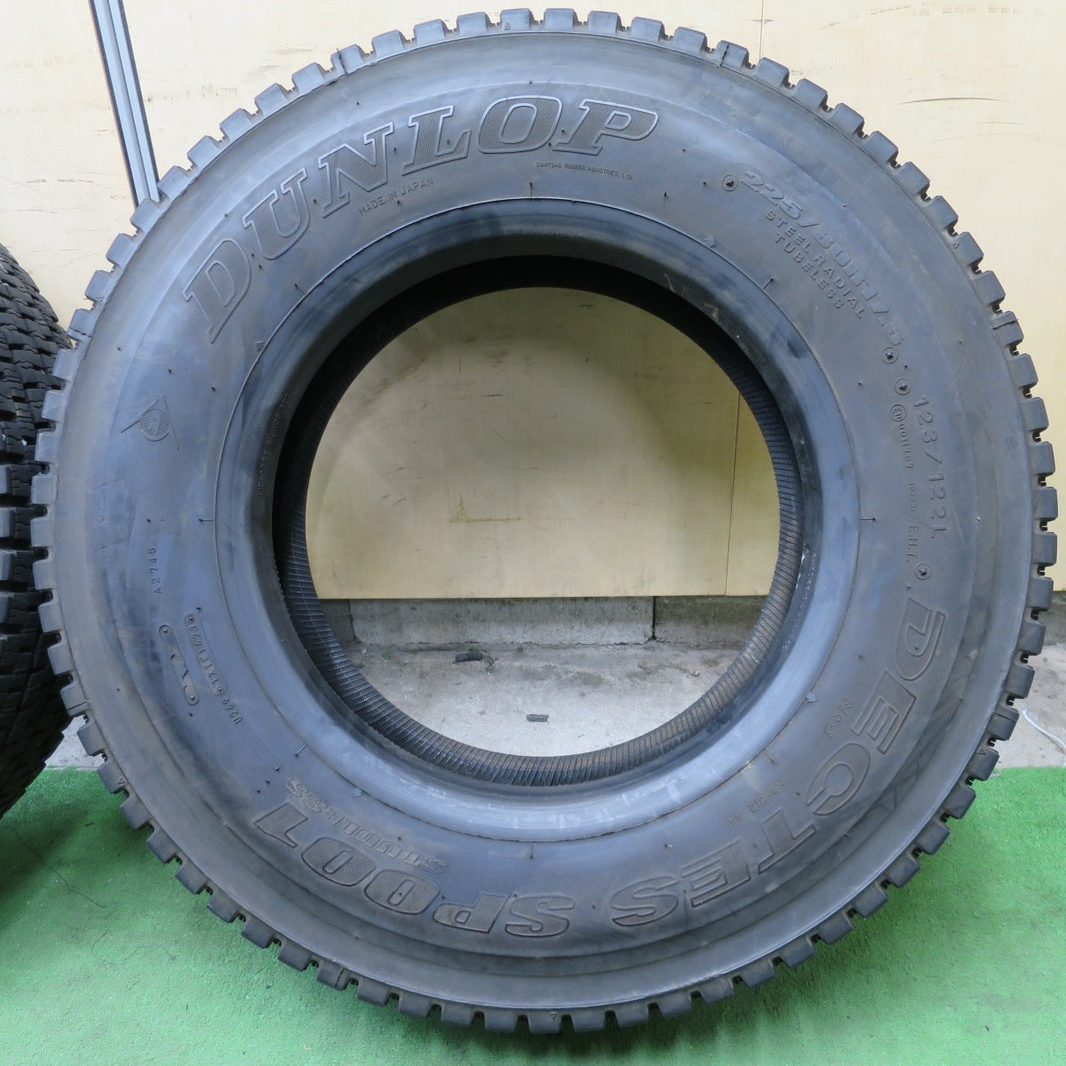 バリ溝！23年！9分！2本◎トラック タイヤ 225/80R17.5 123/122L スタッドレス ダンロップ デクテス SP001 DECTES 17.5インチ◎6100605NGスタ