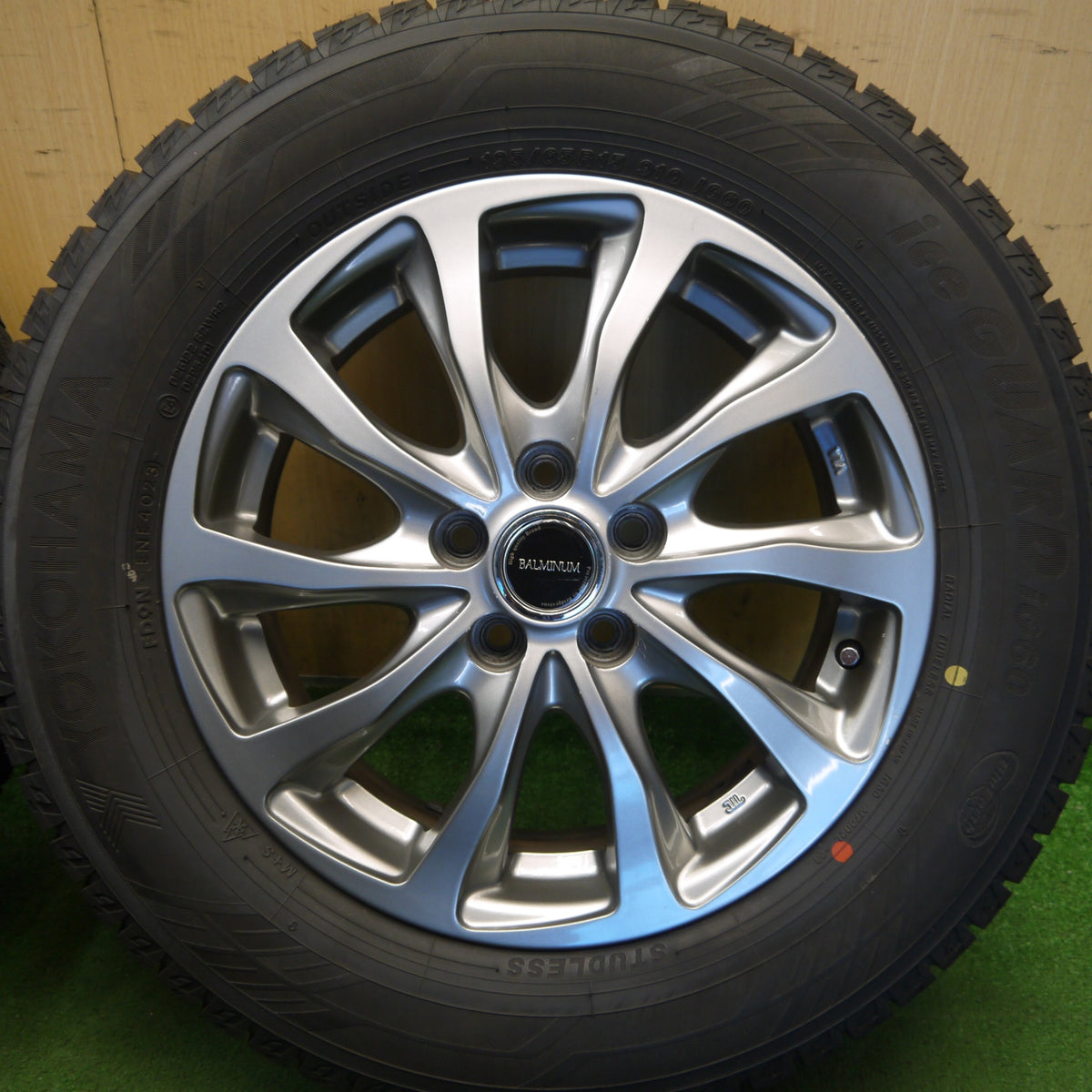 ほぼ未使用！23年◎プリウス 等 195/65R15 スタッドレス ヨコハマ アイスガード iG60 BALMINUM TR10 バルミナ 15インチ PCD100/5H◎6082504Hス