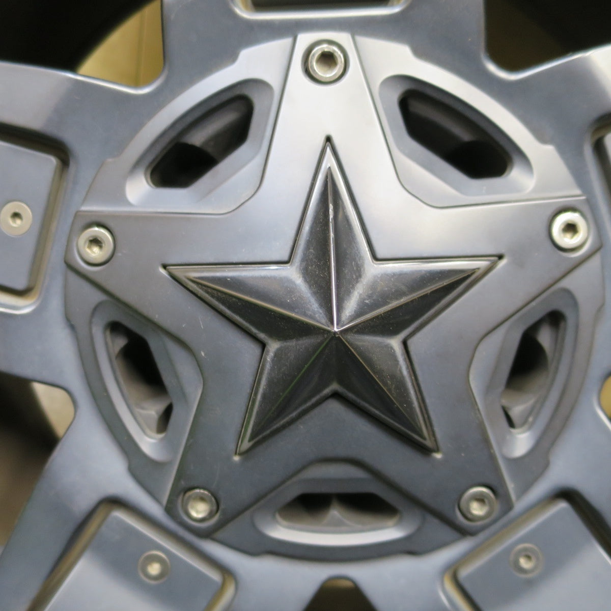 4本価格★KMC ROCK STAR XD827 265/70R17 スタッドレス グッドイヤー ラングラー IP/N 17インチ ロックスター PCD135 139.7/6H マルチ★6051301ナス