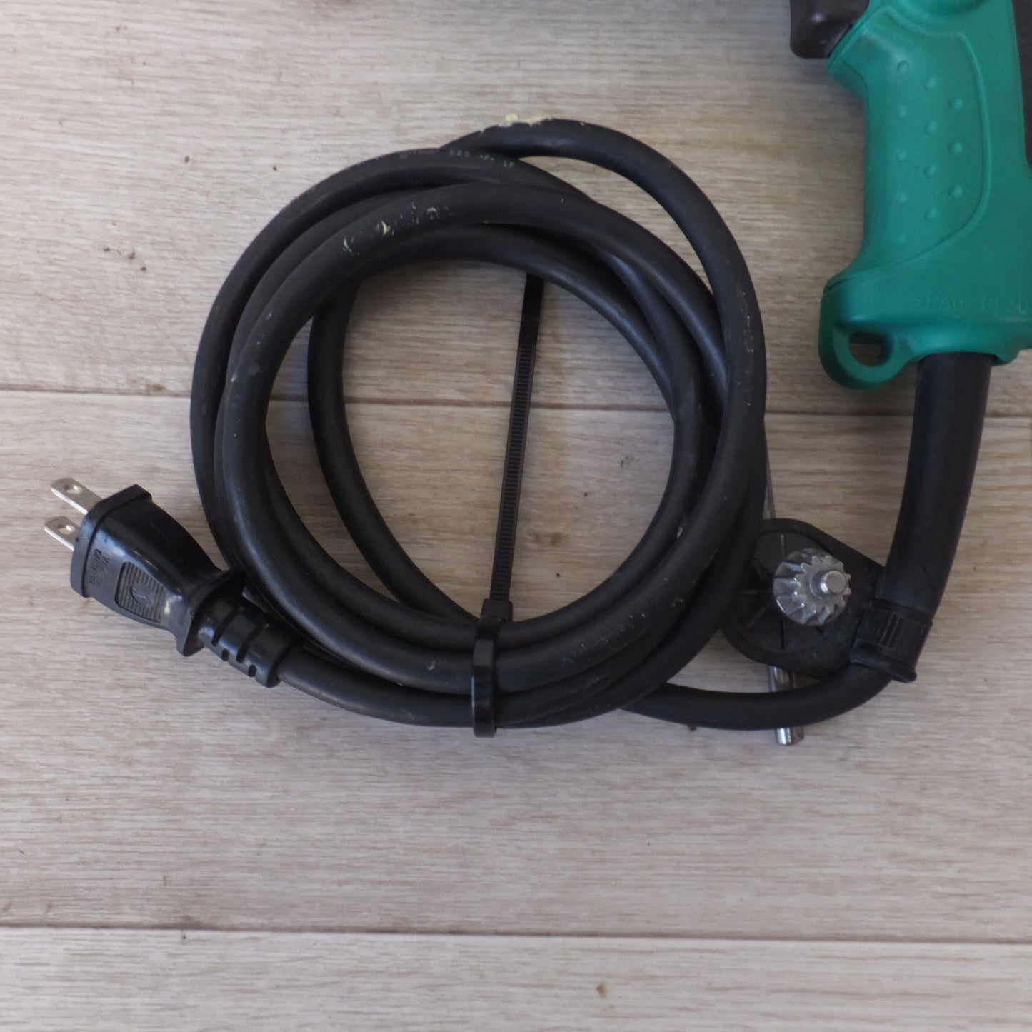 [送料無料] ★マキタ makita 16mm 震動ドリル M816　100V～ 7.4A 50-60Hz 701W★