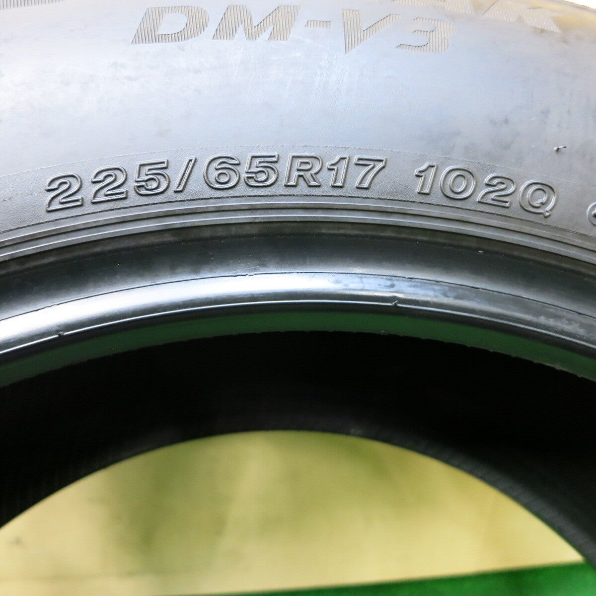 バリ溝 22年 ほぼ10分★スタッドレス 225/65R17 ブリヂストン ブリザック DM-V3 タイヤ ハリアー RAV4等★4012209イスタ