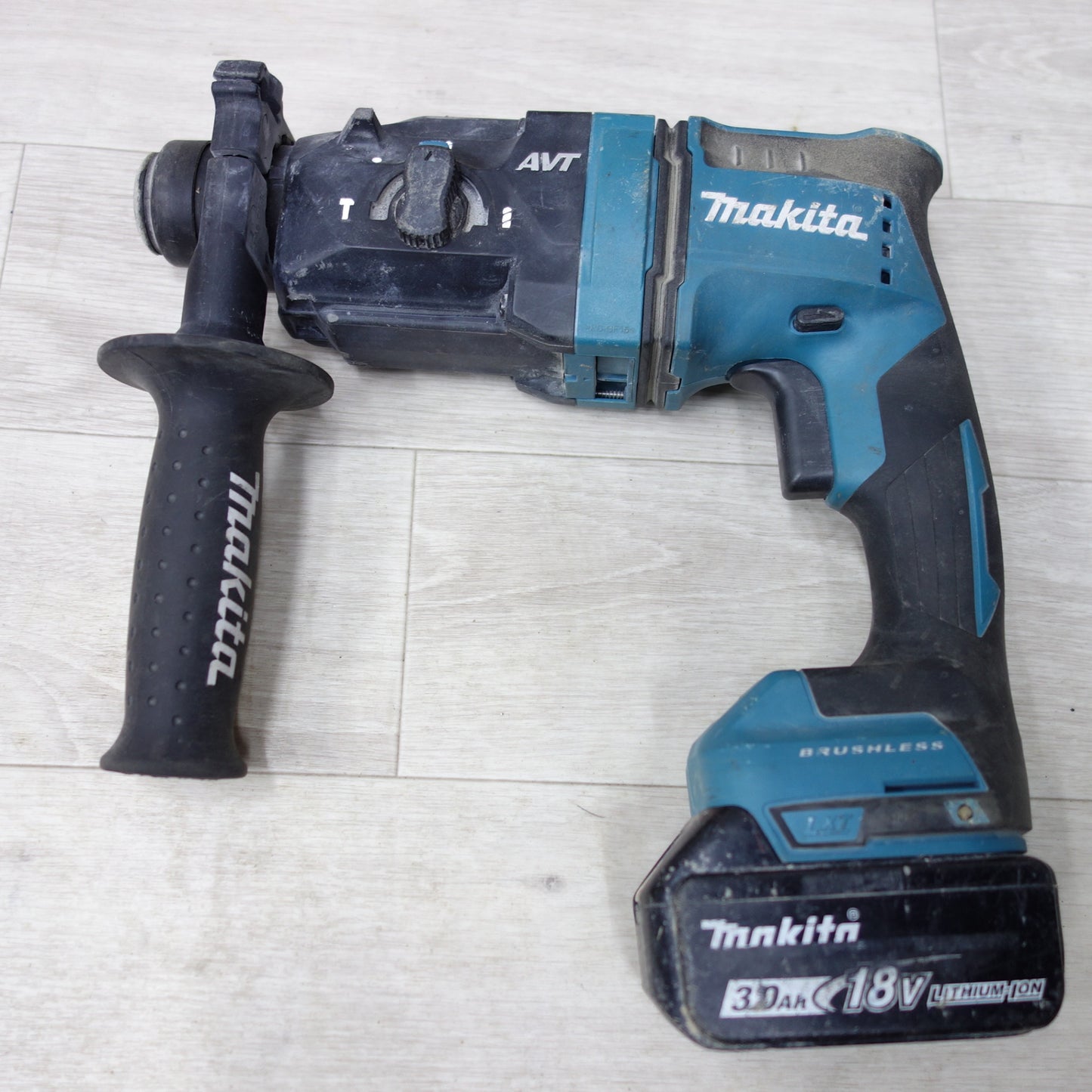 [送料無料] 付属品多数!バッテリー2個◆マキタ 18mm 充電式 ハンマ ドリル 18V HR182DRGX ケース 充電器 付き 電動 工具◆