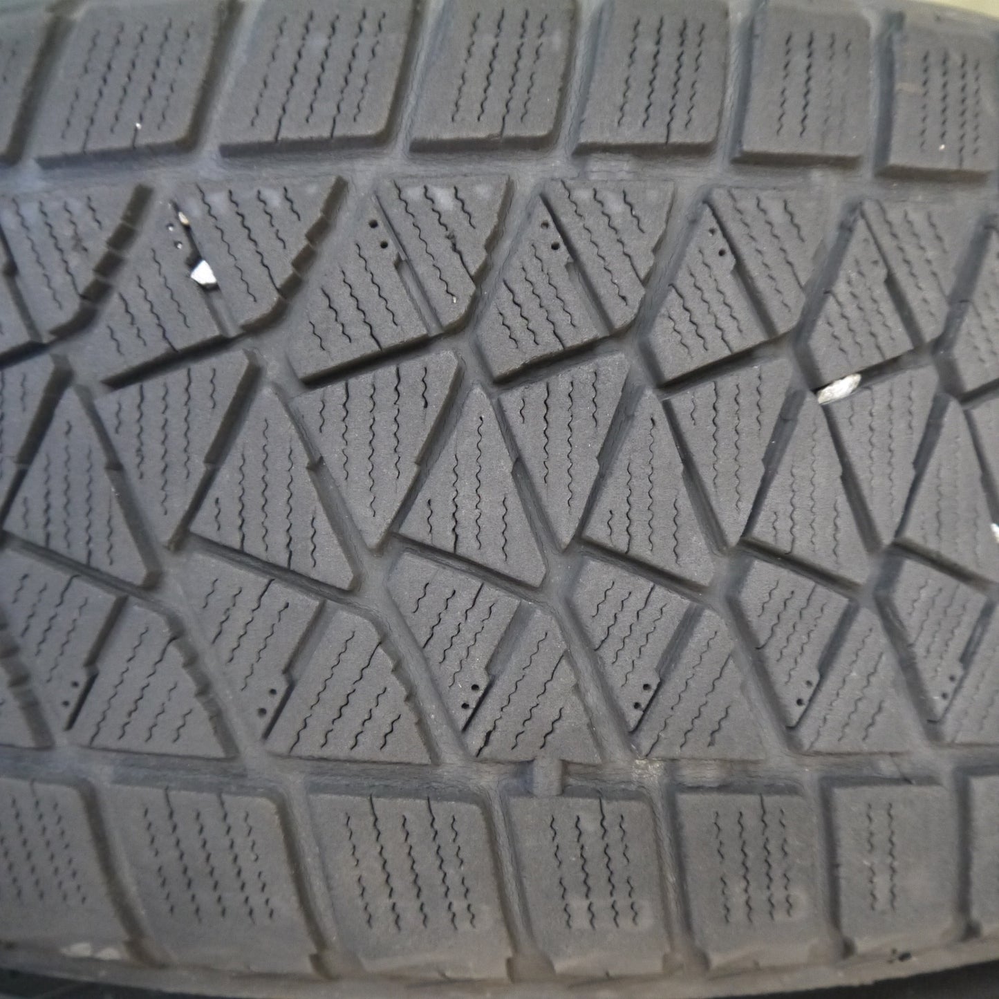 キレイ◎スタッドレス 225/60R17 ブリヂストン ブリザック DM-V2 ECO FORME エコフォルム 17インチ PCD114.3/5H◎6062309Hス