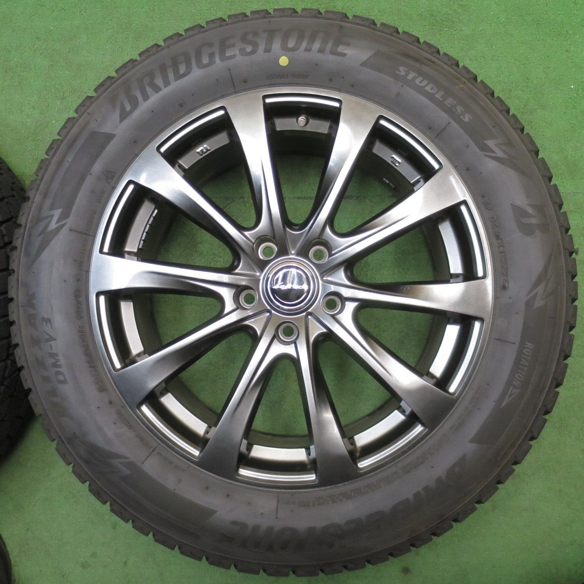 バリ溝！24年！キレイ！ほぼ10分★スタッドレス 235/60R18 ブリヂストン ブリザック DM-V3 Lefinada レフィナーダ 18インチ PCD114.3/5H★6050805NJス