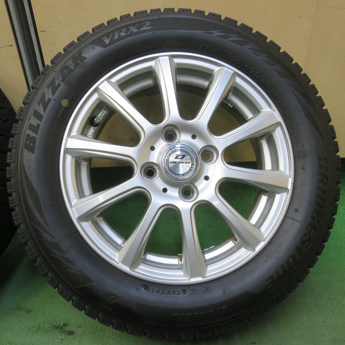 キレイ◎スタッドレス 165/65R14 ブリヂストン ブリザック VRX2 DEBOR 社外 アルミ 14インチ 軽サイズ PCD100/4H◎6072610イス