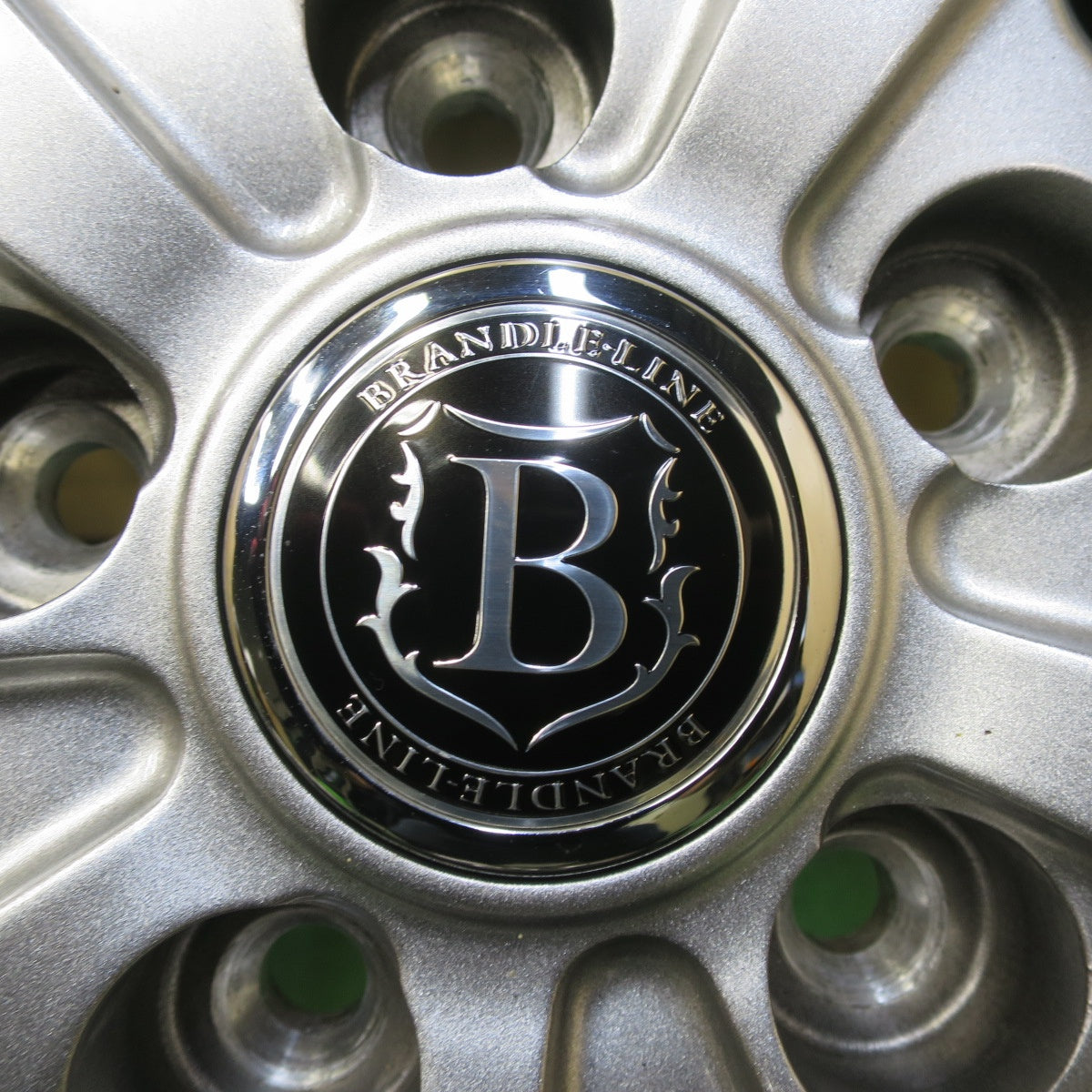 キレイ！23年★スタッドレス 185/65R15 ブリヂストン ブリザック VRX2 BRANDLE-LINE ブランドルライン 15インチ PCD114.3/5H★5081603イス
