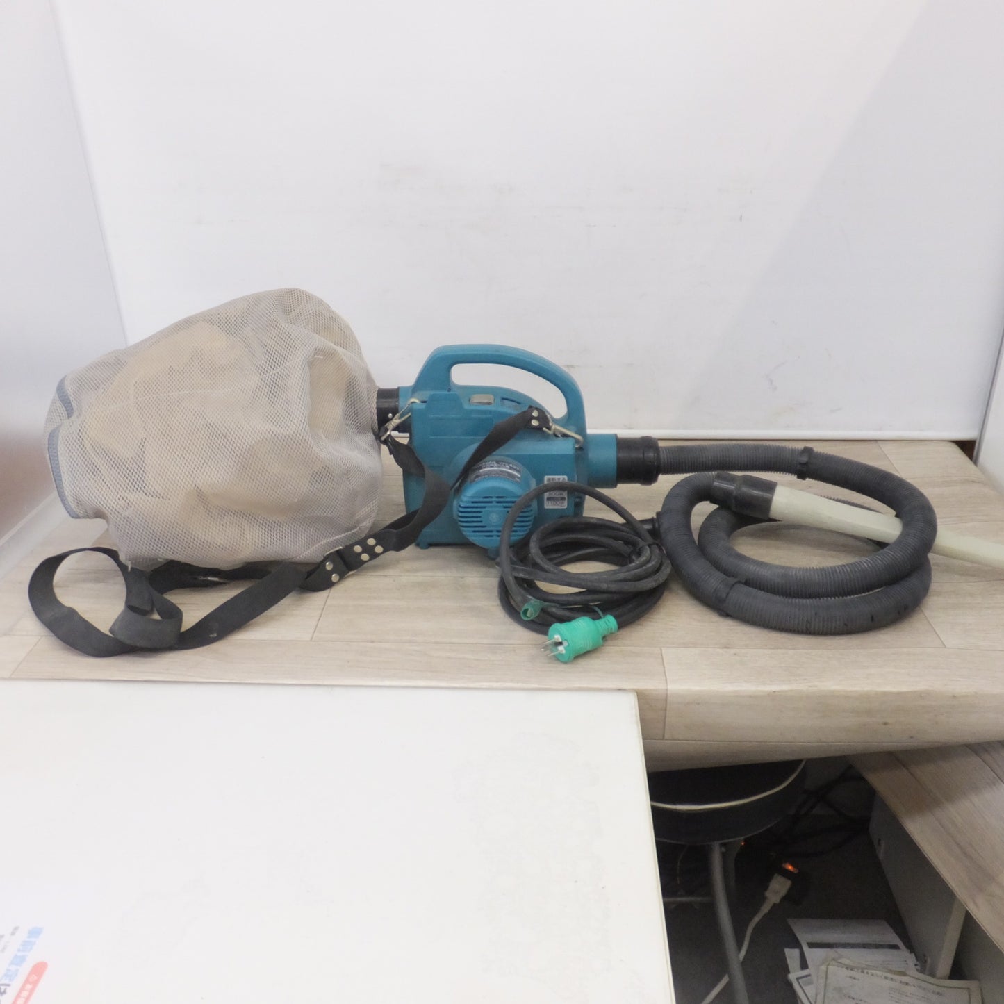 [送料無料] ★マキタ makita 携帯用集じん機 451 屋内用　100V～ 5.5A 50-60Hz 520W★
