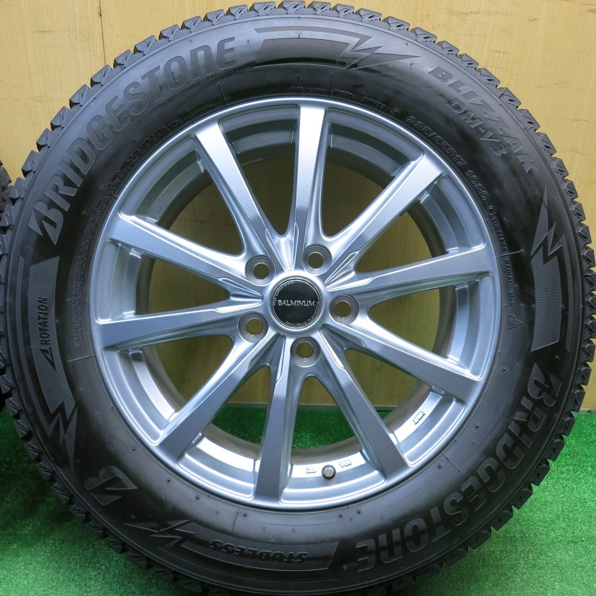 バリ溝！24年！キレイ！9.5分以上★スタッドレス 225/65R17 ブリヂストン ブリザック DM-V3 BALMINUM バルミナ 17インチ PCD114.3/5H★5120616HAス