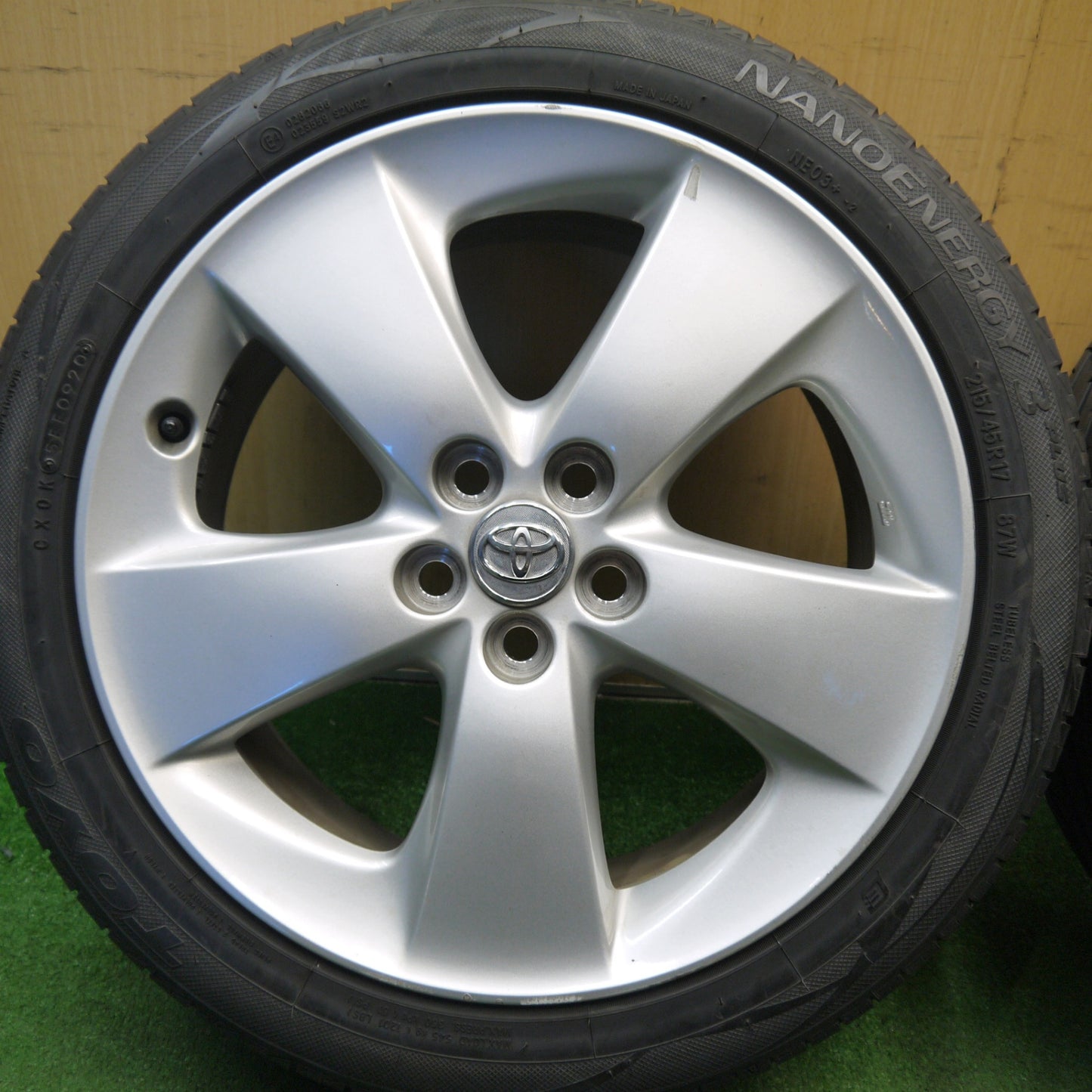 バリ溝！9.5分★トヨタ 30系 プリウス S G ツーリング 純正 215/45R17 トーヨー ナノエナジー3 プラス 17インチ PCD100/5H★6030902Hノ