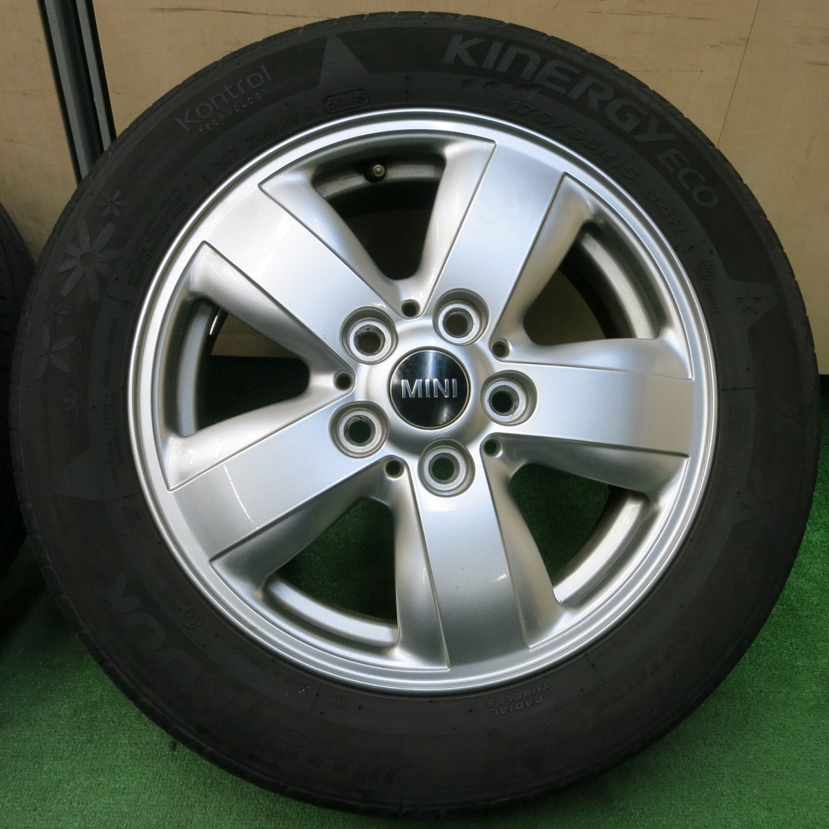*送料無料* 4本価格★MINI ミニ クーパー F55 F56 純正 175/65R15 ハンコック キナジー エコ 15インチ PCD112/5H★4041013イノ