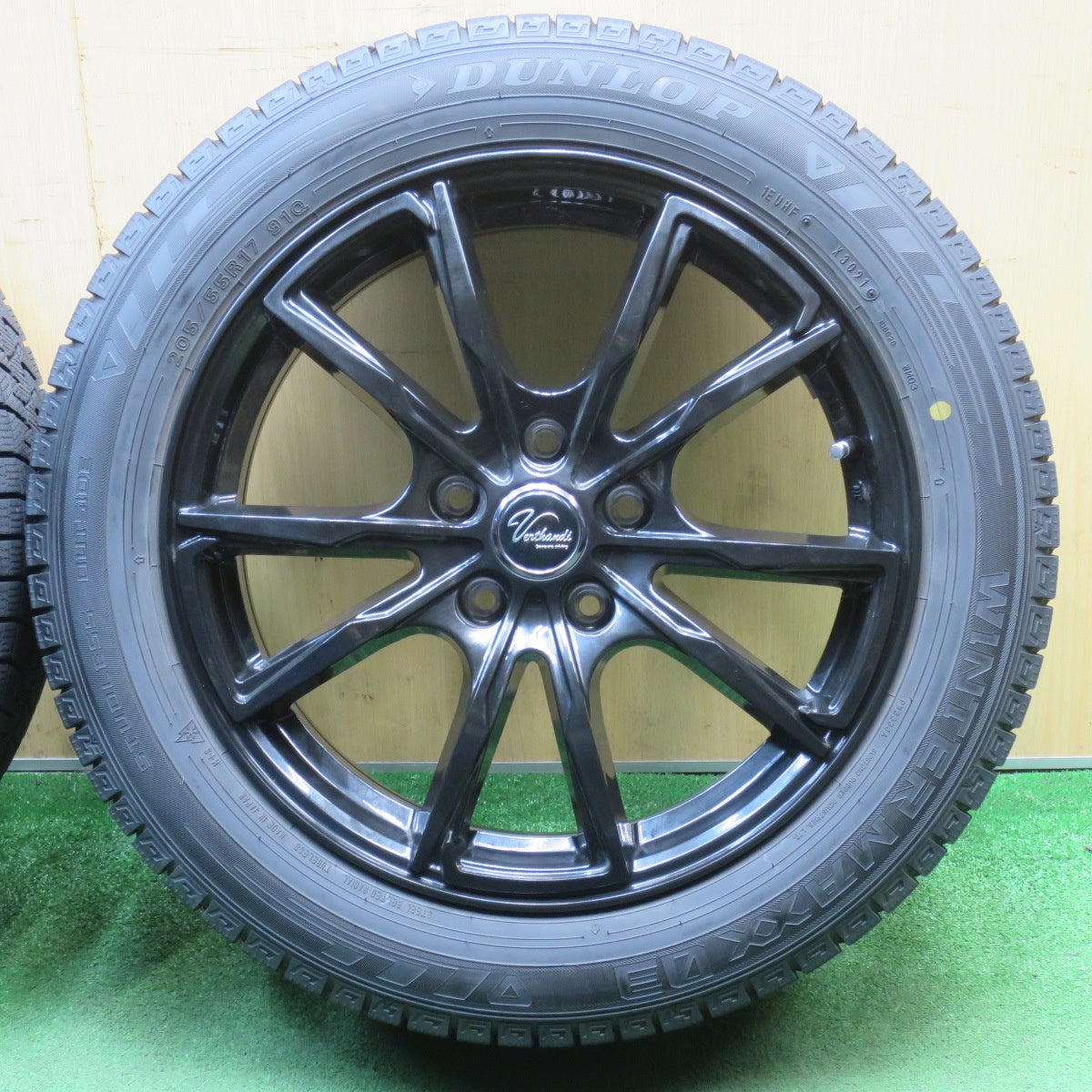 バリ溝！9.5分★スタッドレス 205/55R17 ダンロップ ウインターマックス 03 Verthandi ヴェルザンディ 17インチ PCD114.3/5H★6042404NJス