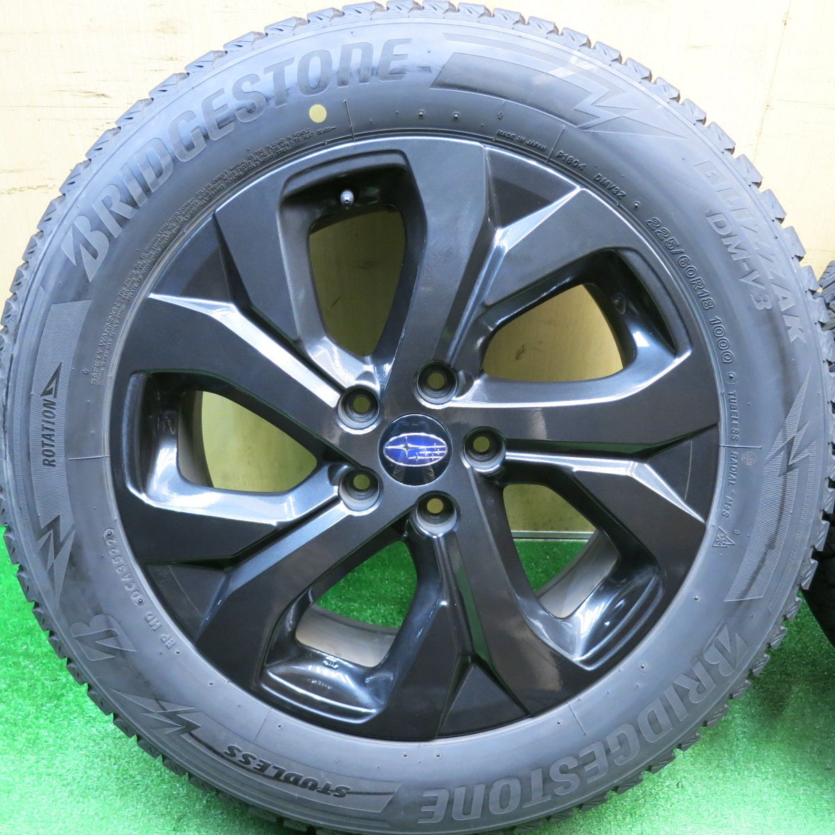 バリ溝！22年！キレイ！9分★スバル アウトバック X-BREAK 純正 225/60R18 スタッドレス ブリヂストン ブリザック DM-V3 18インチ PCD114.3/5H★5121416HAス