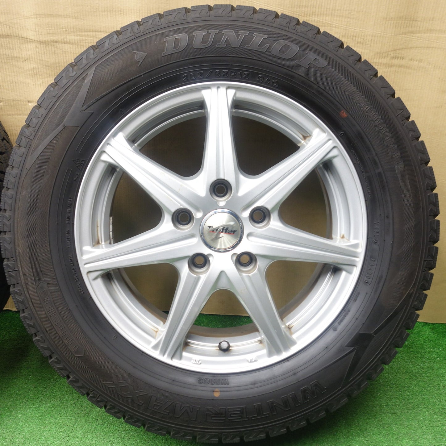 バリ溝！ほぼ10分★スタッドレス 205/65R15 ダンロップ ウインターマックス WM02 Treffer トレファー 15インチ PCD114.3/5H★6021302KTス