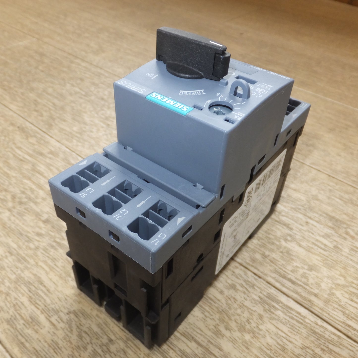 [送料無料] 未使用★シーメンス SIEMENS モータ保護回路ブレーカ 3RV2011-1HA20 塑料外売式断路器★