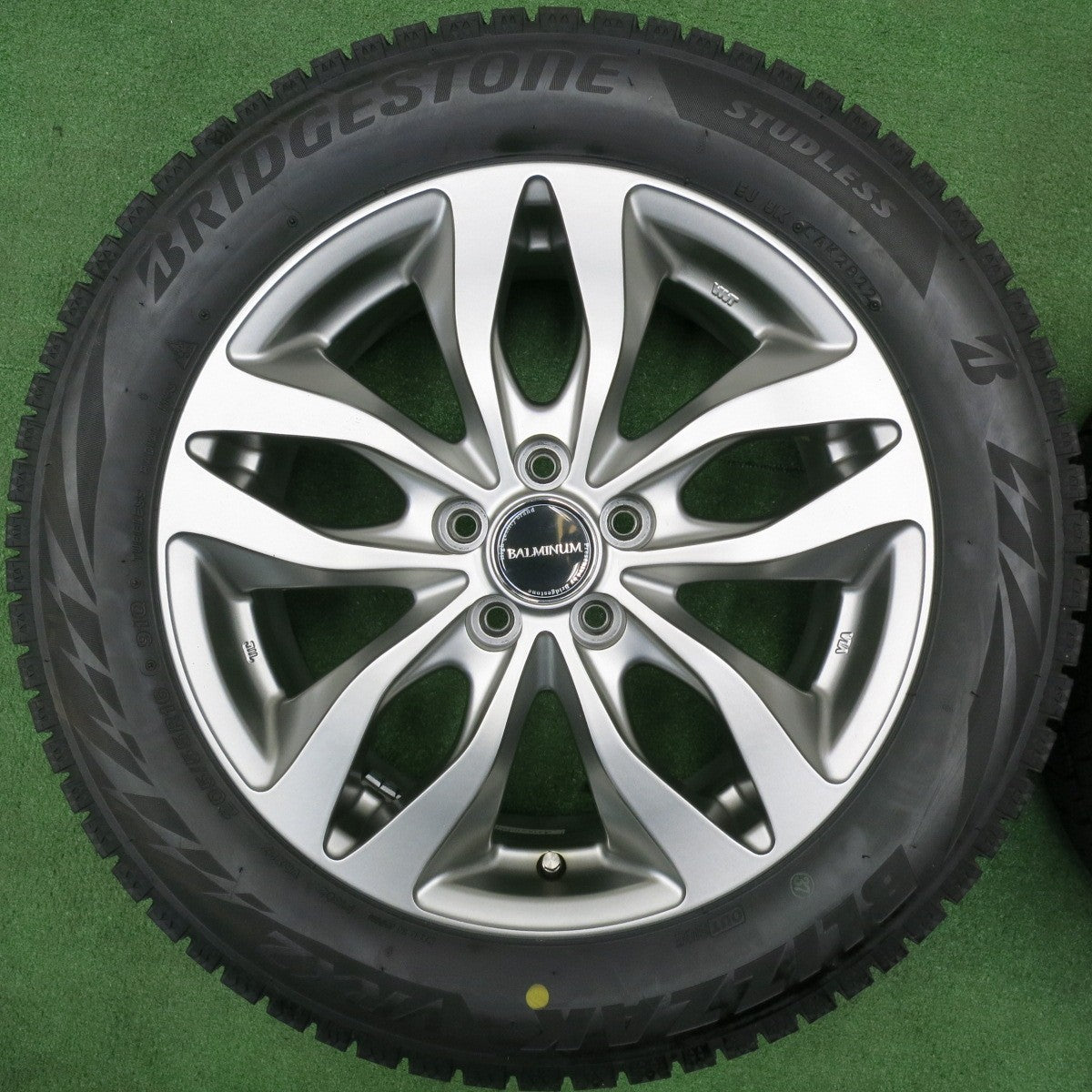 [送料無料] 超バリ溝！22年！キレイ！9.5分以上★86 BRZ 等 205/55R16 スタッドレス ブリヂストン ブリザック VRX2 BALMINUM バルミナ 16インチ PCD100/5H★4121808NJス