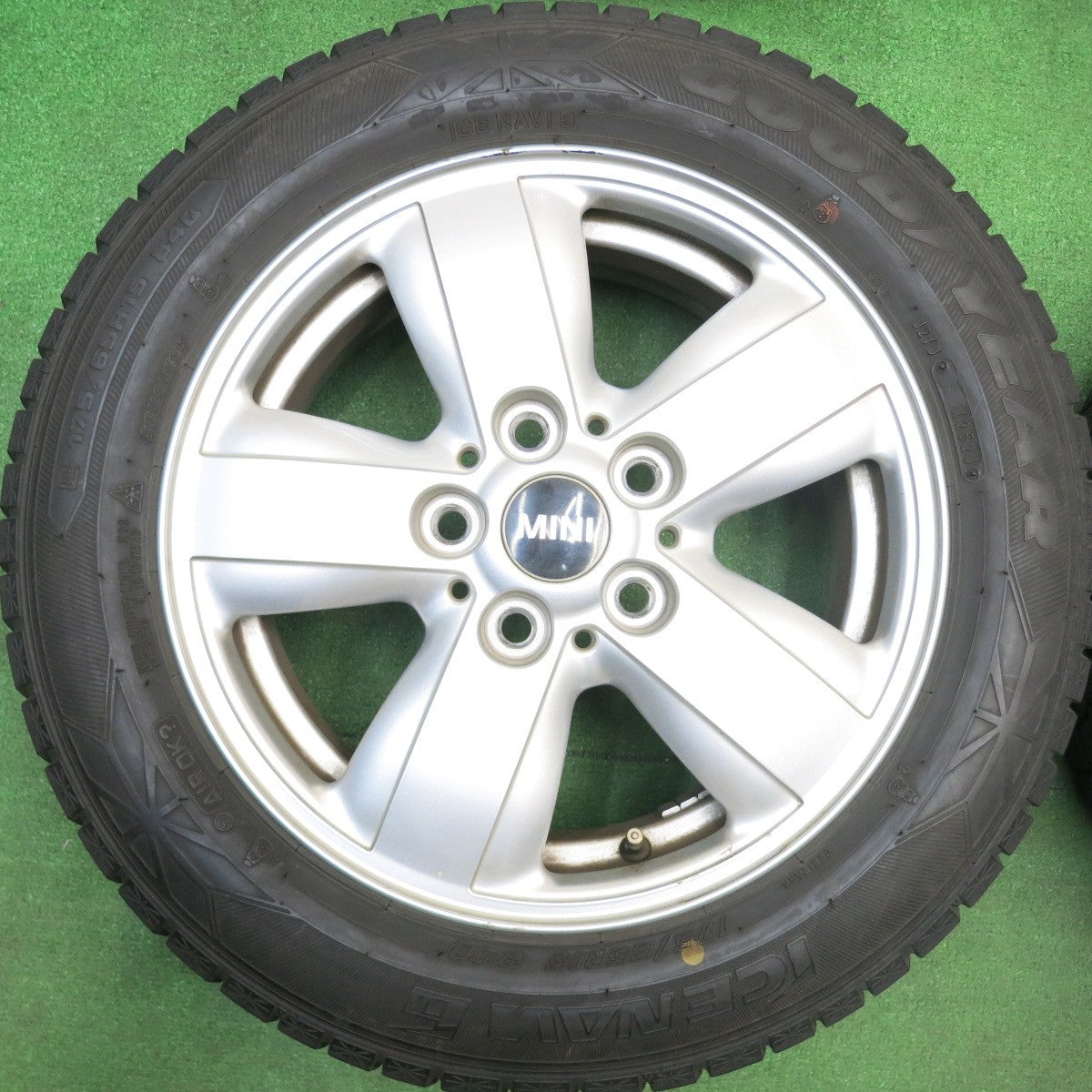 4本価格★MINI ミニ F55 F56 等 純正 ヘリスポーク 492 175/65R15 スタッドレス グッドイヤー アイスナビ6 15インチ PCD112/5H★6022810HAス
