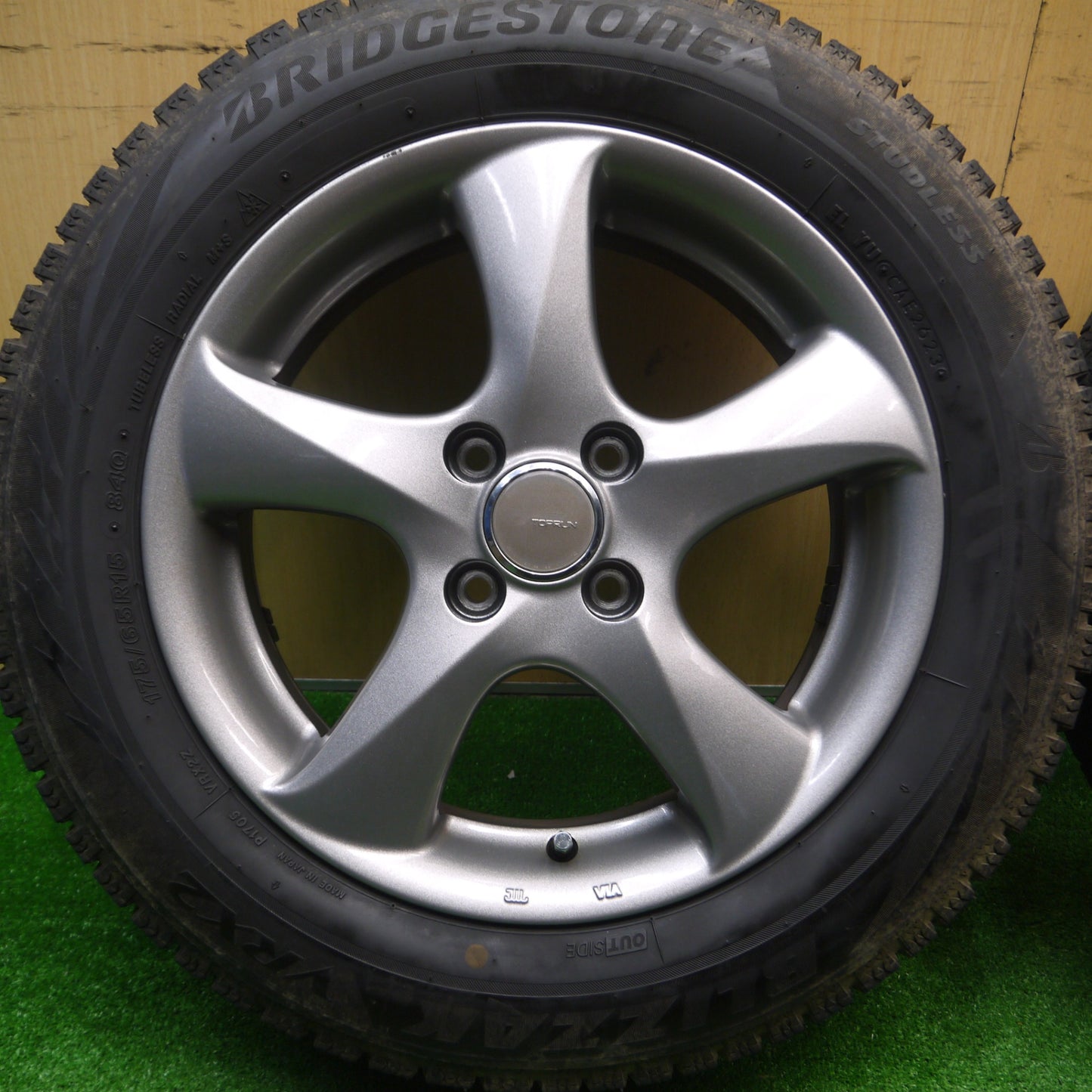 [送料無料] バリ溝！23年！キレイ！ほぼ10分★スタッドレス 175/65R15 ブリヂストン ブリザック VRX2 TOPRUN トップラン 15インチ PCD100/4H★4092402Hス