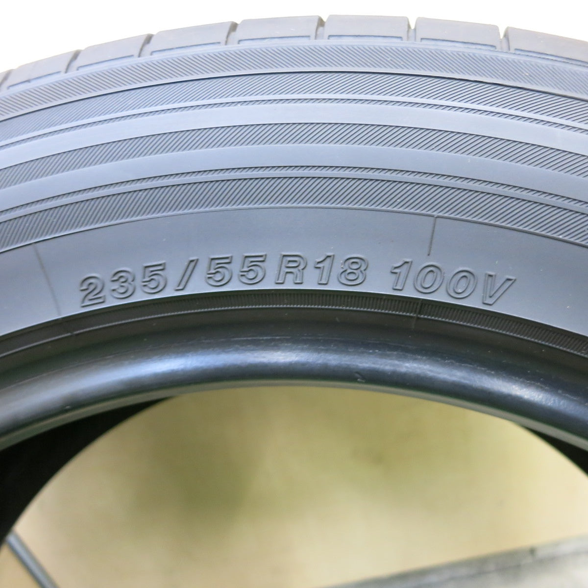 バリ溝！22年！9.5分！1本★235/55R18 ヨコハマ BluEarth-XT AE61 タイヤ 18インチ ハリアー レクサス NX 等★5043003ナノタ