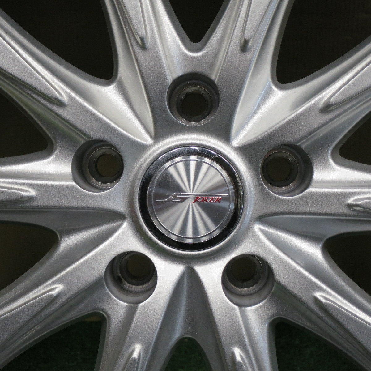 バリ溝！24年！キレイ！9.5分以上◎スタッドレス 225/60R18 グッドイヤー アイスナビ8 JOKER ジョーカー 18インチ PCD114.3/5H◎6062701NKス