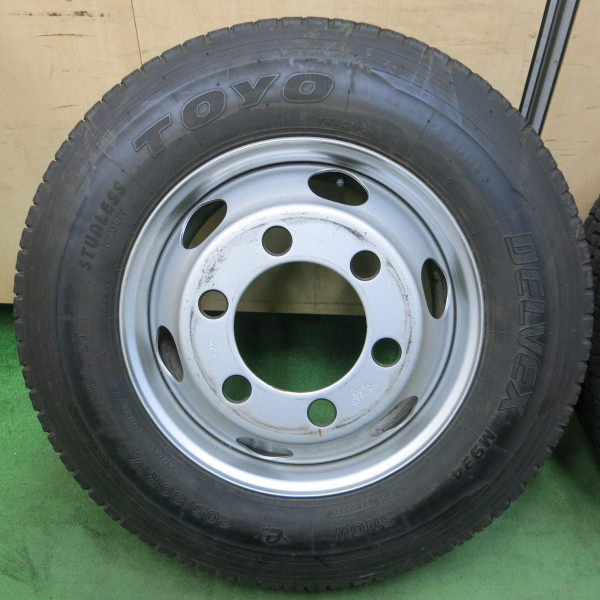 [送料無料] バリ溝！9分★トラック タイヤ 205/80R17.5 120/118L スタッドレス トーヨー デルベックス M934 TOPY スチール 115-9CS 17.5インチ PCD222.25/6H★5030501ナス