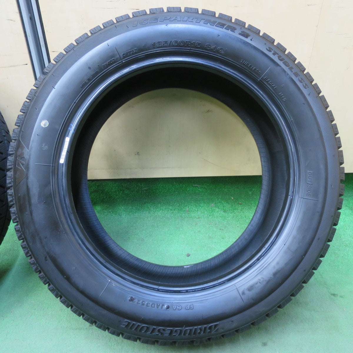 バリ溝！22年！9.5分以上★スタッドレス 185/60R15 ブリヂストン アイスパートナー2 タイヤ 15インチ ヤリス アクア スイフト 等★5112112イスタ