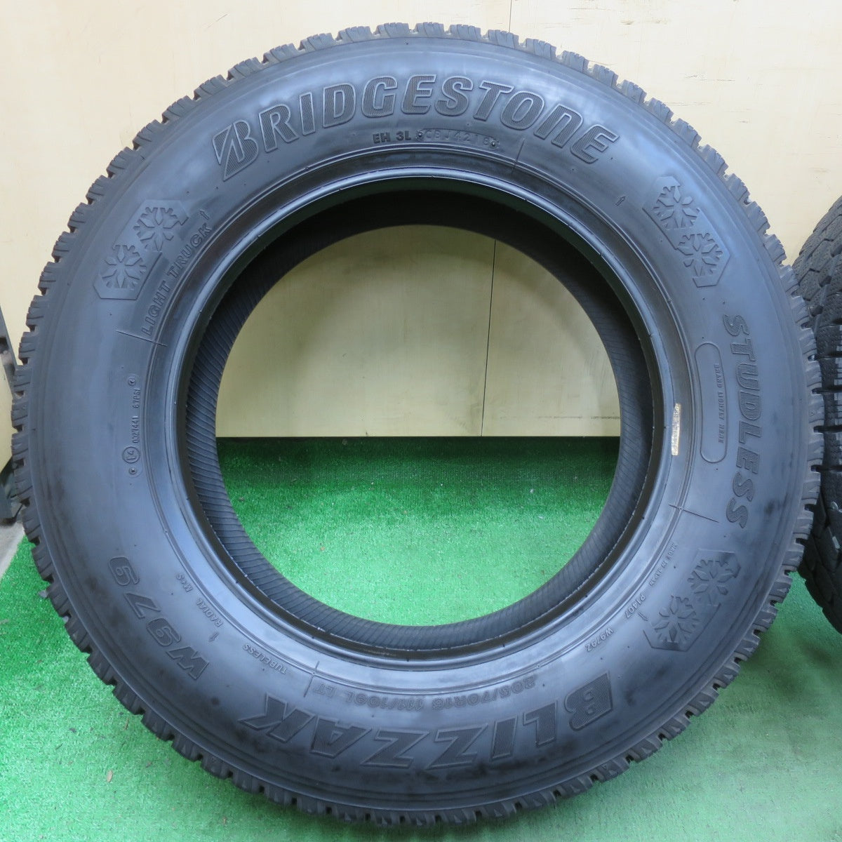 [送料無料] 6本価格★トラック タイヤ 205/70R16 111/109L スタッドレス ブリヂストン ブリザック W979 16インチ★5022412イスタ