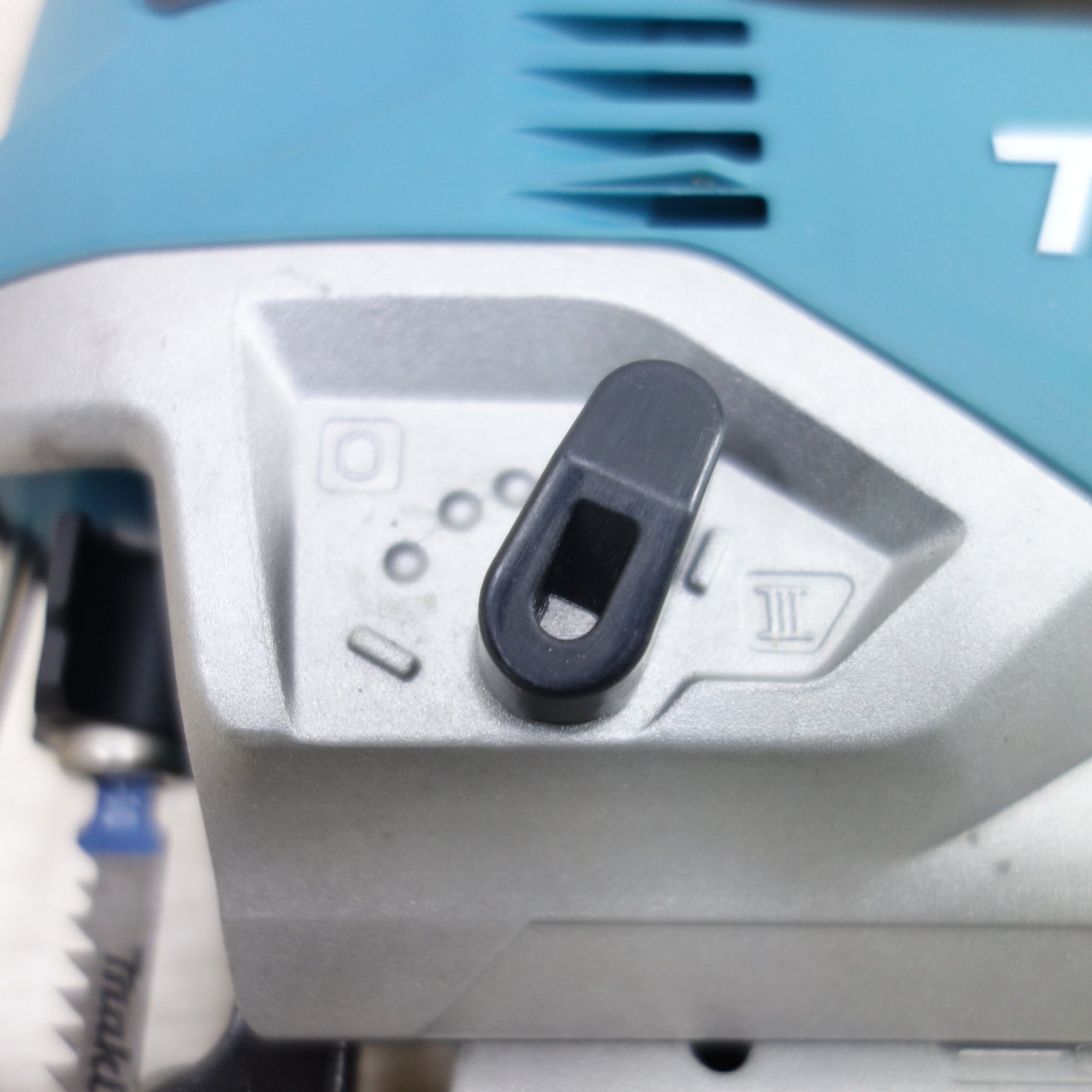 [送料無料] ◆マキタ ジグソー JV0600 電動 工具 切断機 切断 木工用 DIY のこぎり コード式 電気 Makita◆
