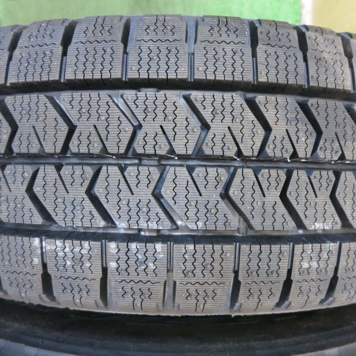 未使用！23年★小型 トラック バン タイヤ 205/75R16 113/111N スタッドレス ブリヂストン ブリザック W989★4020914KKスタ