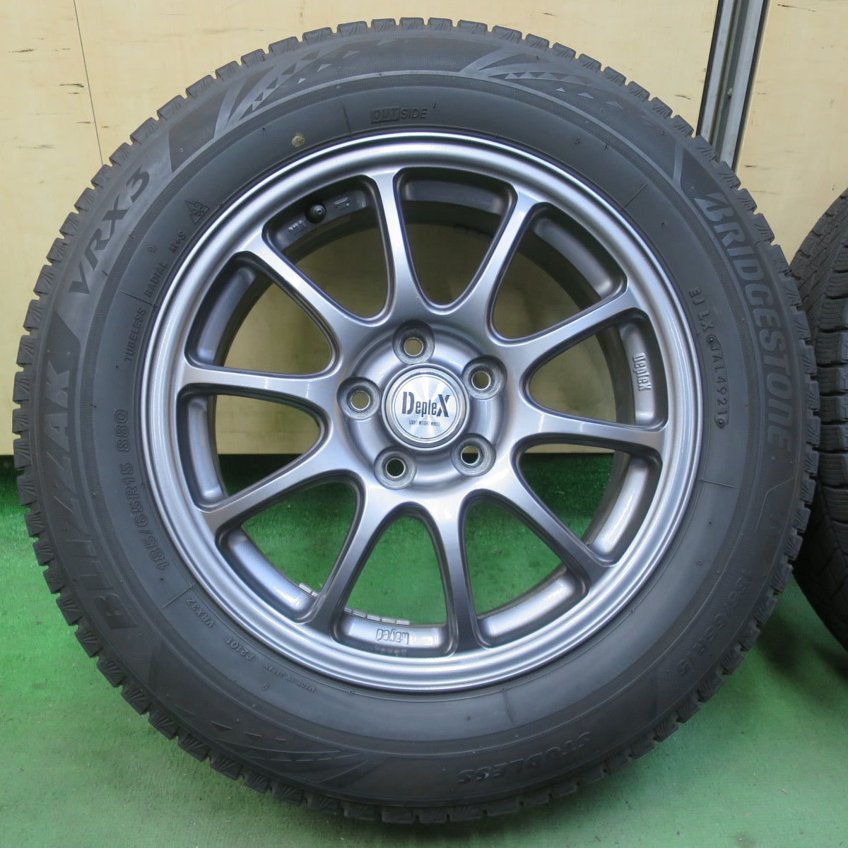 バリ溝！キレイ！9分★プリウス 等 185/65R15 スタッドレス ブリヂストン ブリザック VRX3 DepleX デプレックス 15インチ PCD100/5H★6022306イス