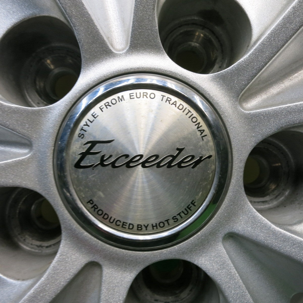 バリ溝！23年！キレイ！9.5分以上★プリウス 等 195/65R15 スタッドレス オートバックス ノーストレック N5 Exceeder エクシーダー 15インチ PCD100/5H★5112903HAス