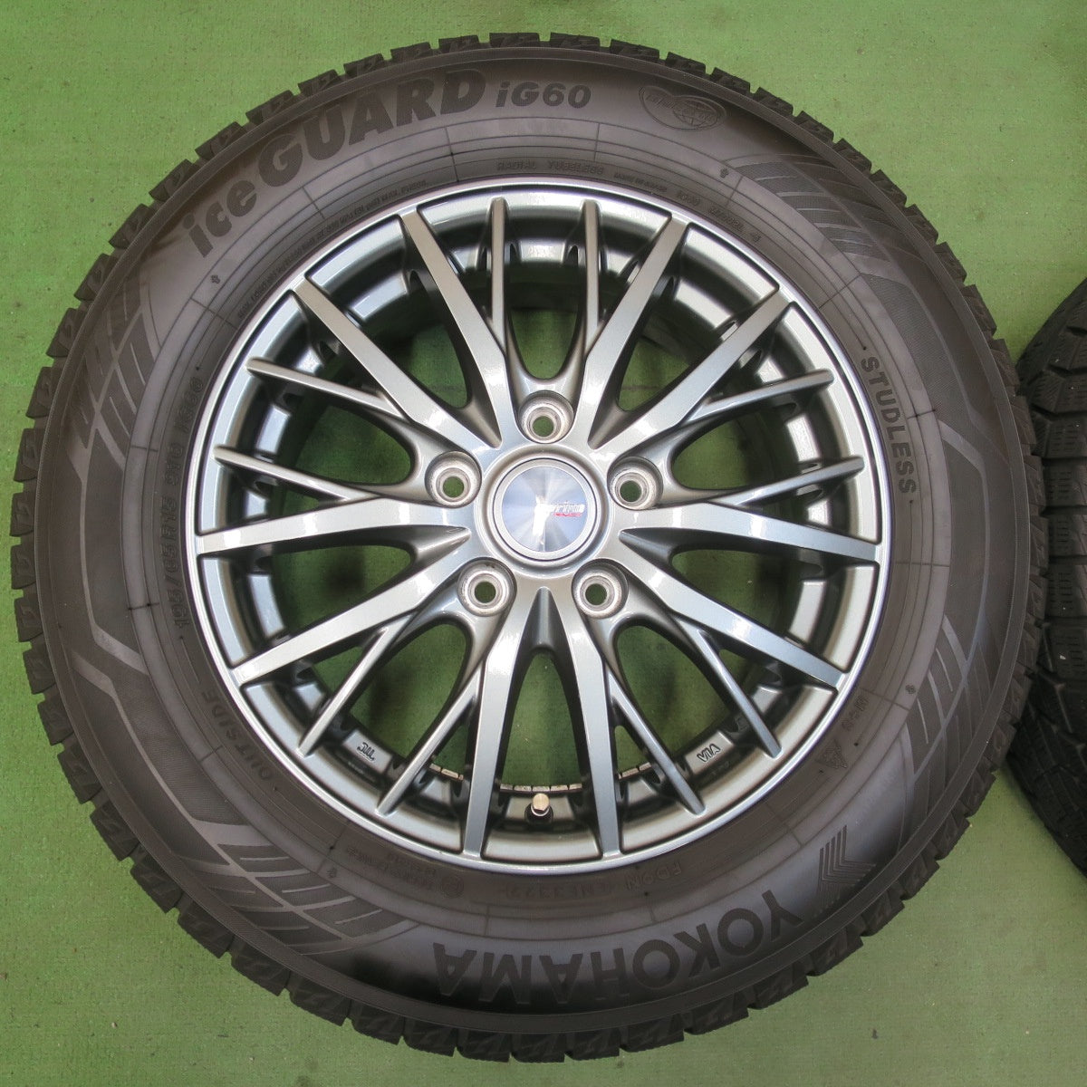 バリ溝！22年！キレイ！8.5分★スタッドレス 195/65R15 ヨコハマ アイスガード iG60 ravrion RM01 ラブリオン 15インチ PCD114.3/5H★5100605イス