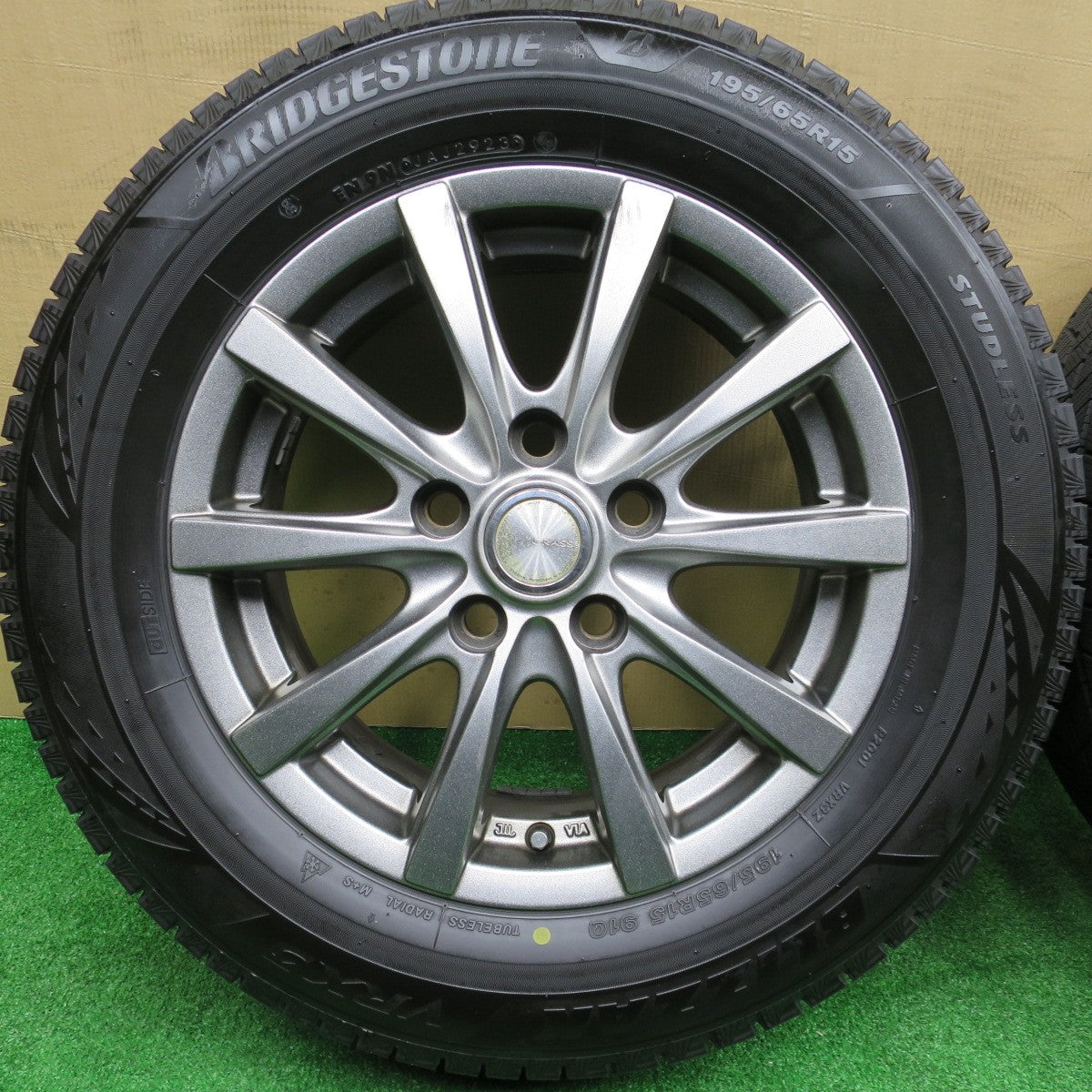 バリ溝！23年！9分★スタッドレス 195/65R15 ブリヂストン ブリザック VRX3 GRASS グラス 15インチ PCD114.3/5H★5121303NKス