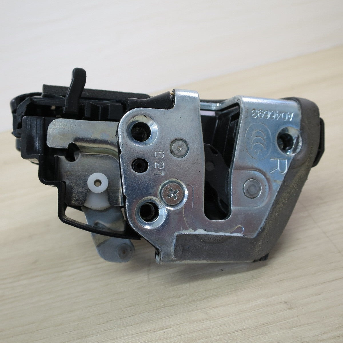 ♪トヨタ NHP10 アクア 等 純正 リア ドア ロック ソレノイド 69050-33120 右 側 のみ カー パーツ♪