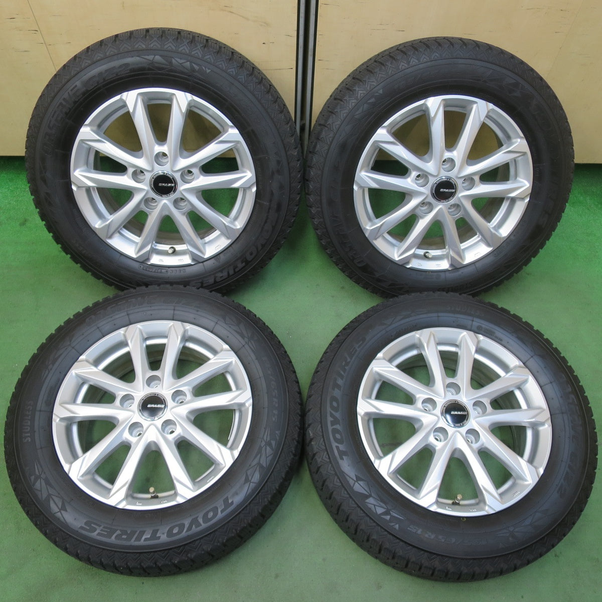バリ溝！23年！キレイ！9.5分★スタッドレス 195/65R15 トーヨー オブザーブ GIZ2 QRASIZ GC36F KOSEI クレイシズ 15インチ PCD114.3/5H★5120905イス