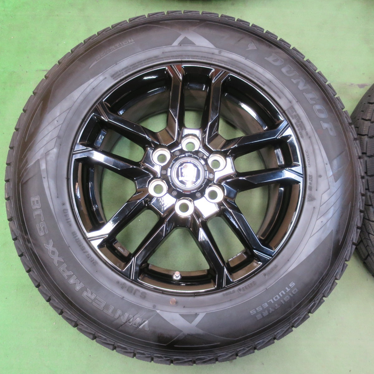 バリ溝！23年！キレイ！9.5分★スタッドレス 265/65R18 ダンロップ ウインターマックス SJ8+ BAREROCK BISON ベアロック バイソン 18インチ PCD139.7/6H★5110305イス