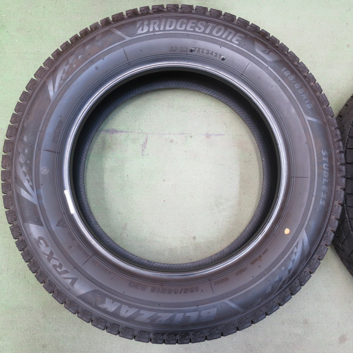 バリ溝！9.5分以上◎スタッドレス 185/65R15 ブリヂストン ブリザック VRX3 タイヤ 15インチ フリード シエンタ プリウス 等◎6092512イスタ