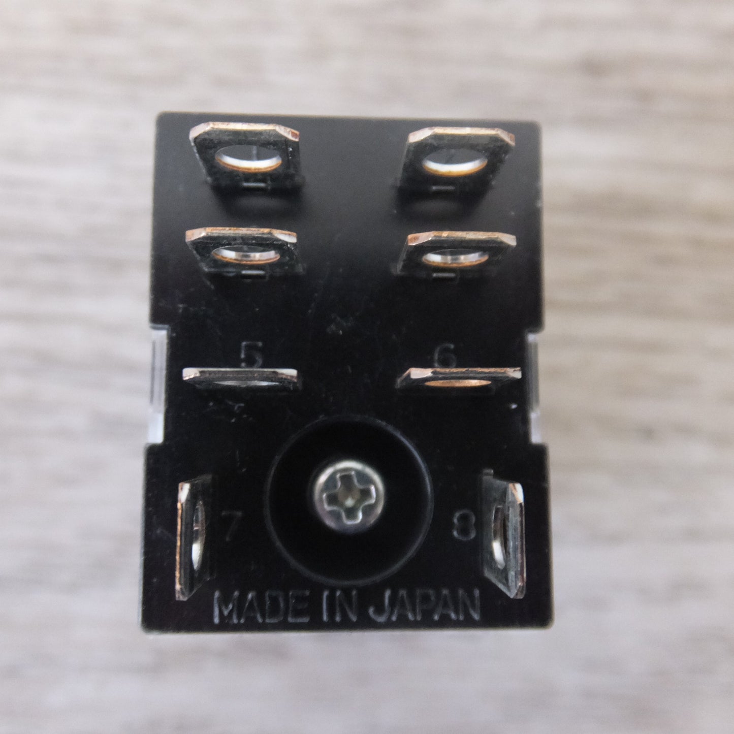 ●複数在庫有●[送料無料] 未使用★オムロン OMRON バイパワーリレー LY2N 200/220VAC 10個入 1箱★