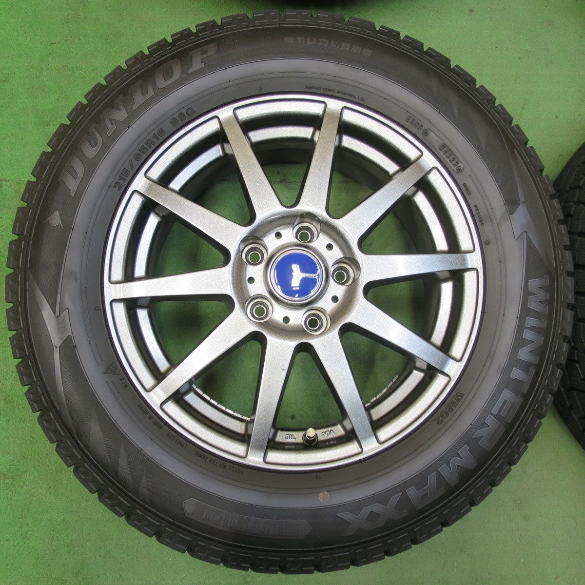 バリ溝！22年！キレイ！9.5分★スタッドレス 215/65R16 ダンロップ ウインターマックス WM02 WINNERS ウィナーズ 16インチ PCD114.3/5H★5071606イス