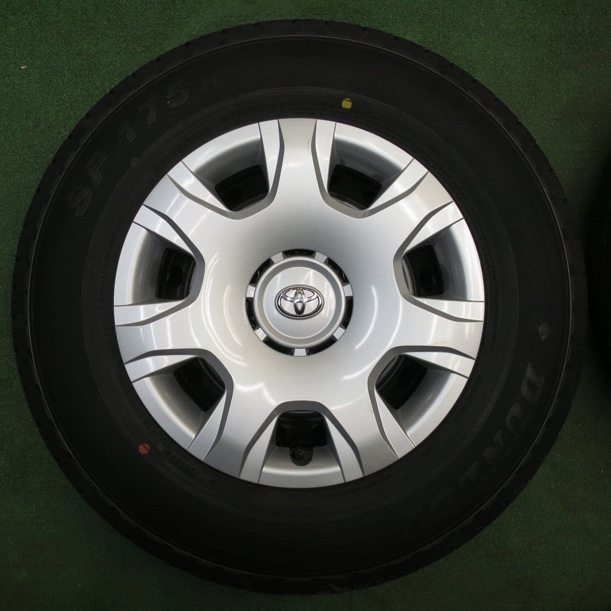 新車外し！25年★トヨタ 200系 ハイエース 純正 スチール 195/80R15 107/105S ダンロップ SP175N 15インチ PCD139.7/6H★6021702NJノ