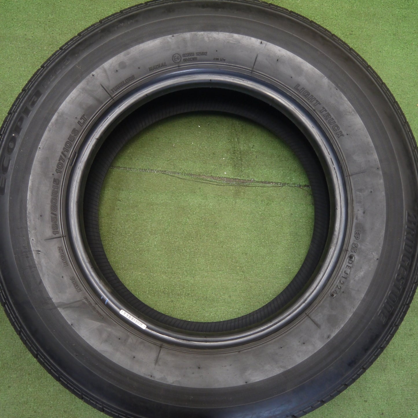 バリ溝！24年！9分★195/80R15 107/105S ブリヂストン エコピア RD613 タイヤ 15インチ ハイエース キャラバン 等★6060501Hノタ